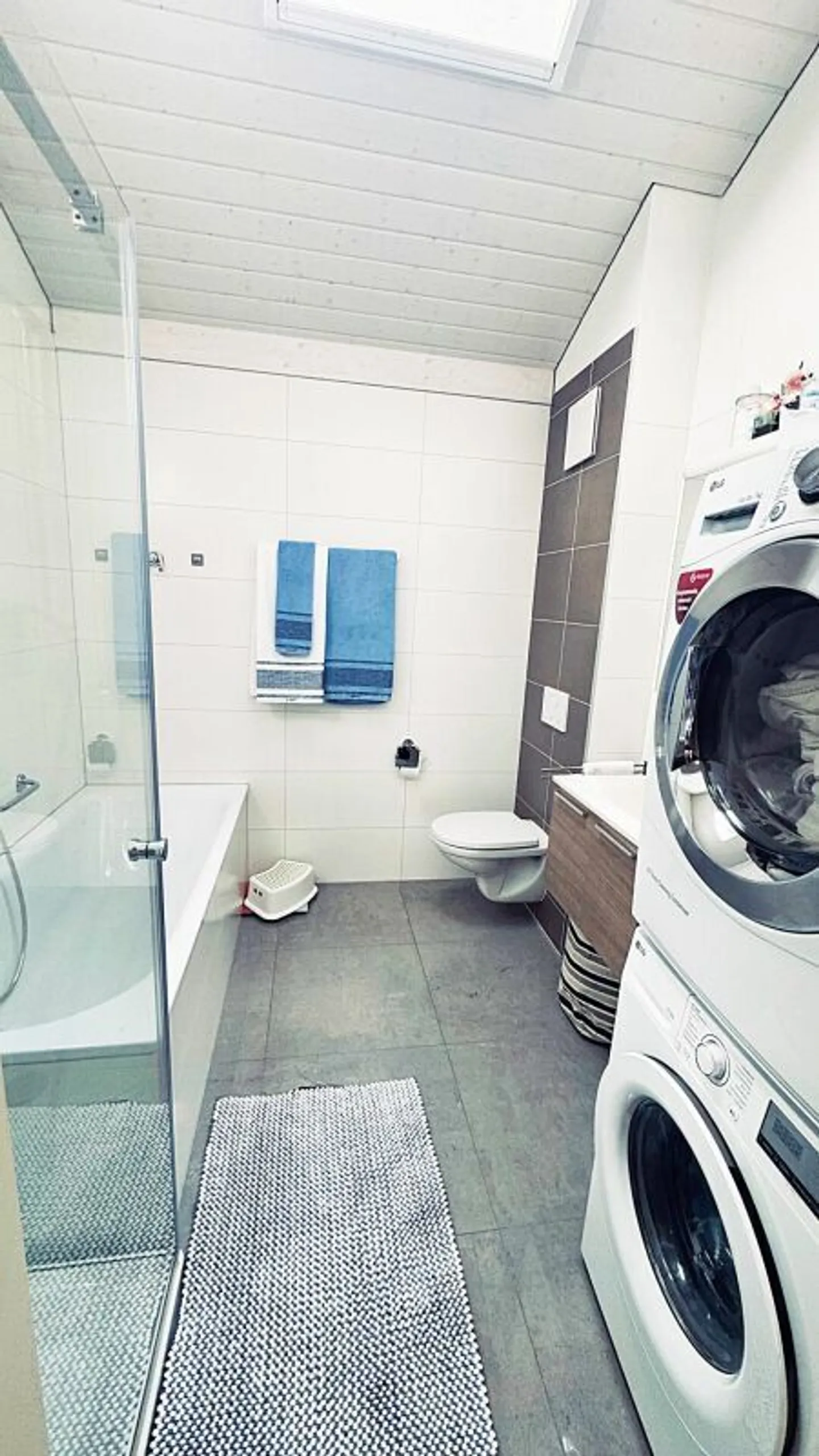 Spacious 3.5-room penthouse in new condition with large terrace - Photo 15 of 23