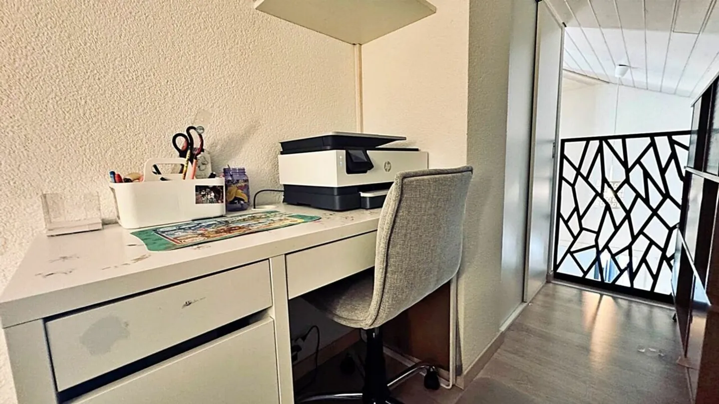 Spacious 3.5-room penthouse in new condition with large terrace - Photo 18 of 23