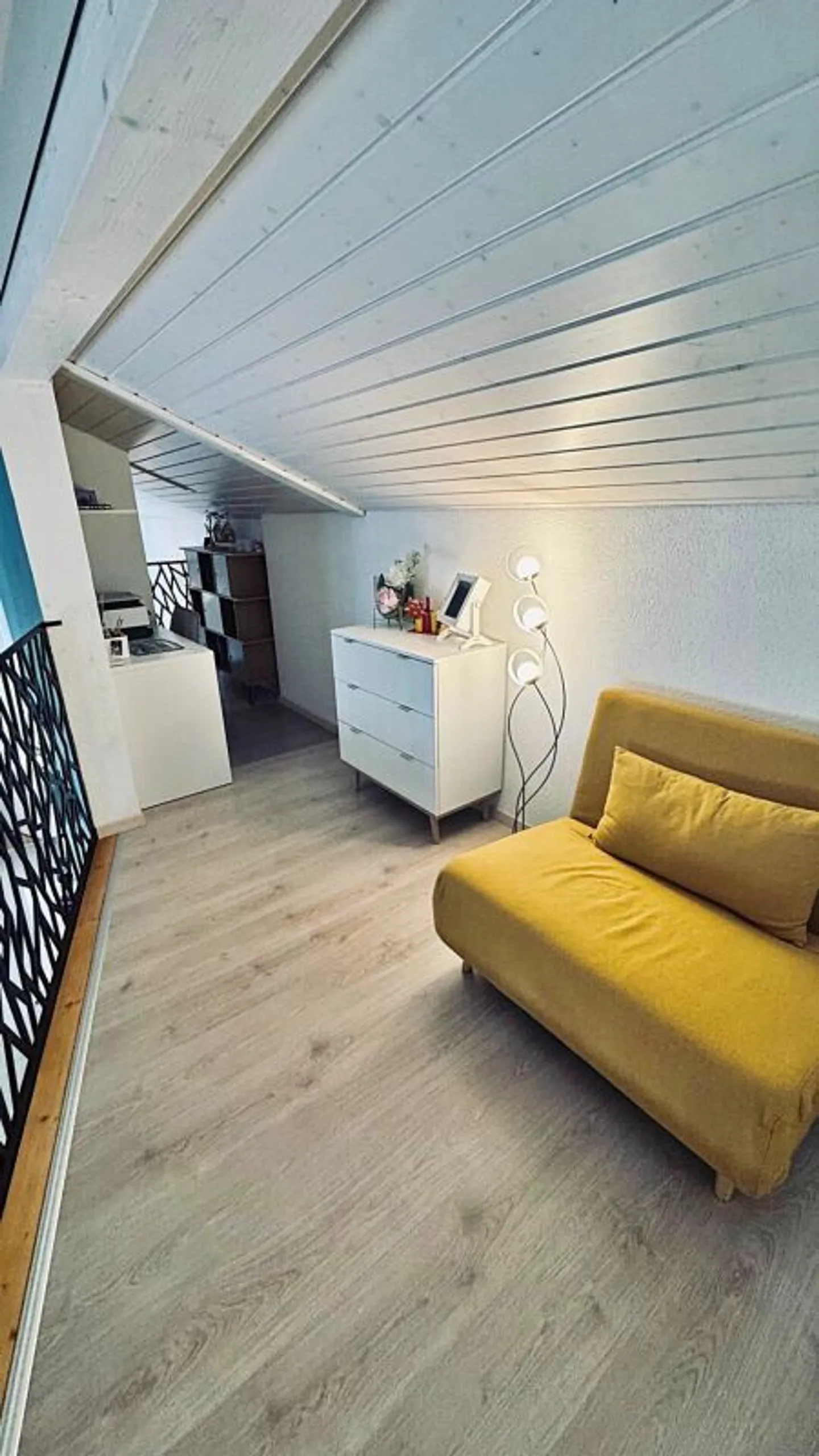 Spacious 3.5-room penthouse in new condition with large terrace - Photo 19 of 23