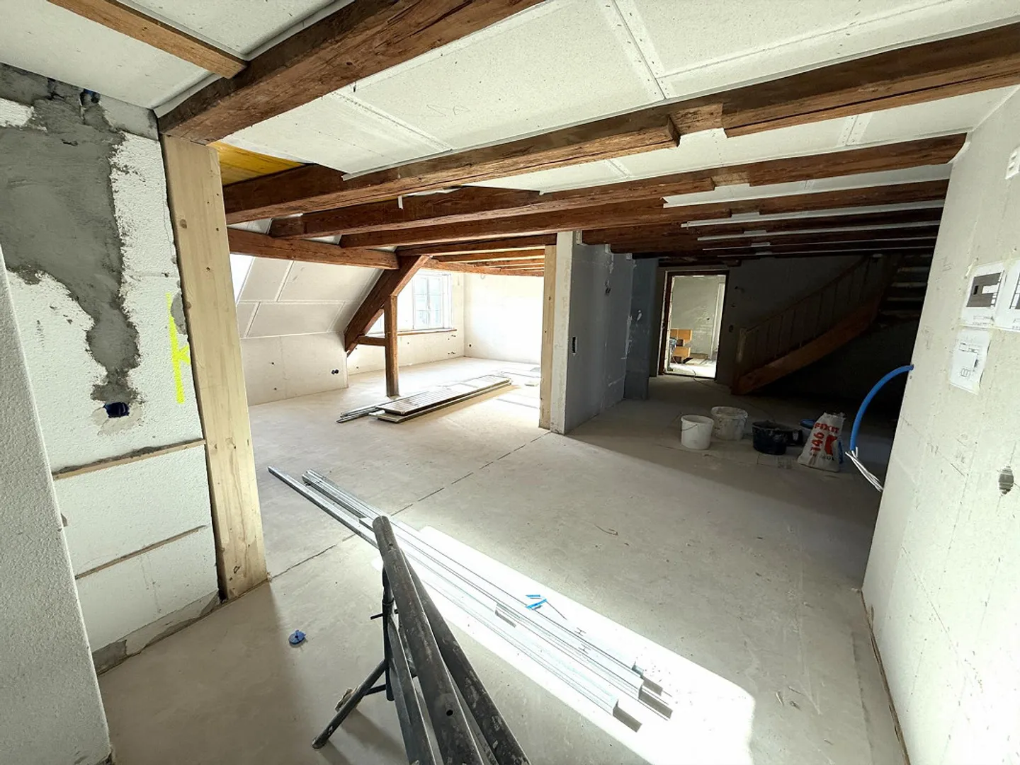 PREMIÈRE LOCATION | grand appartement en duplex de 4,5 pièces et confortable - Photo 2 sur 7