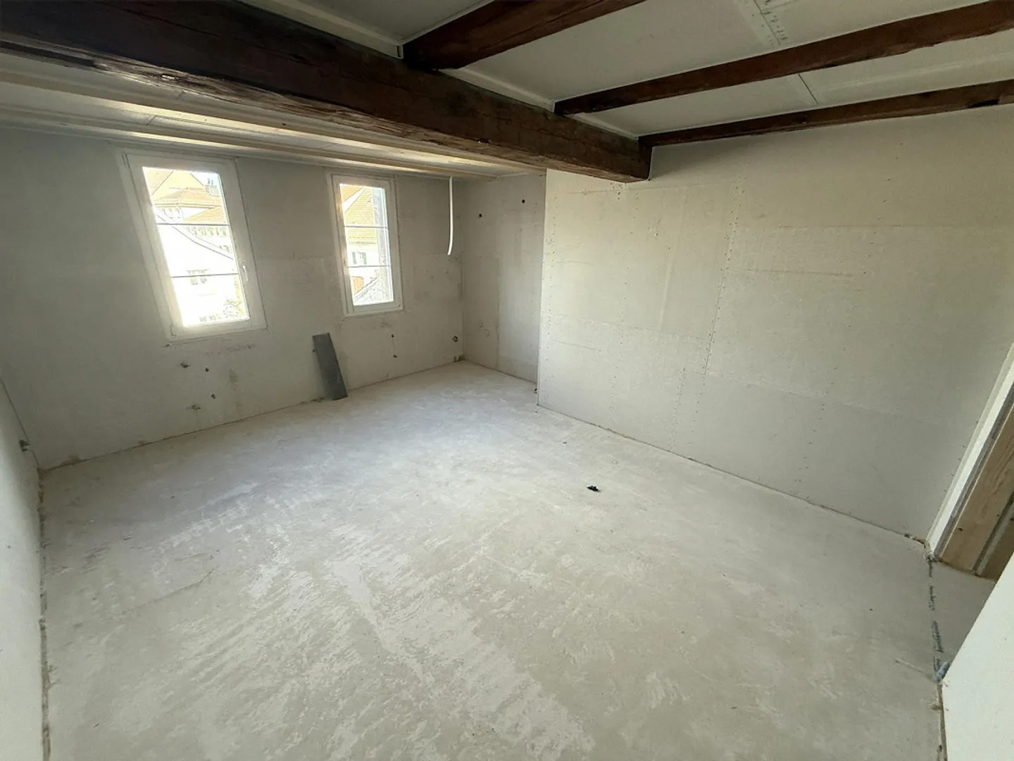 PREMIÈRE LOCATION | grand appartement en duplex de 4,5 pièces et confortable - Photo 3 sur 7