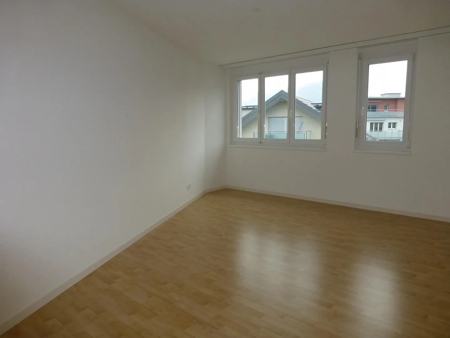 Appartement lumineux et ensoleillé de 4,5 pièces près du lac - Photo 6 sur 8