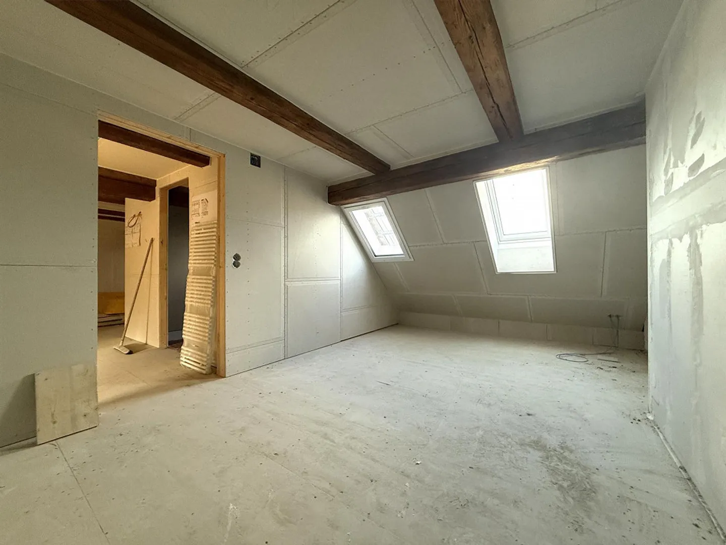 PREMIÈRE LOCATION | grand appartement en duplex de 4,5 pièces et confortable - Photo 4 sur 7