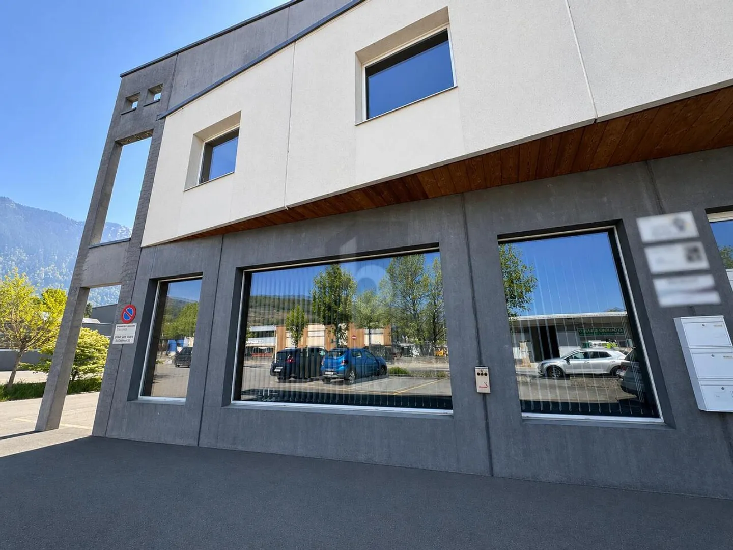 VISIBLE, MODERNE & IDÉALEMENT ACCESSIBLE - Foto 1 von 6