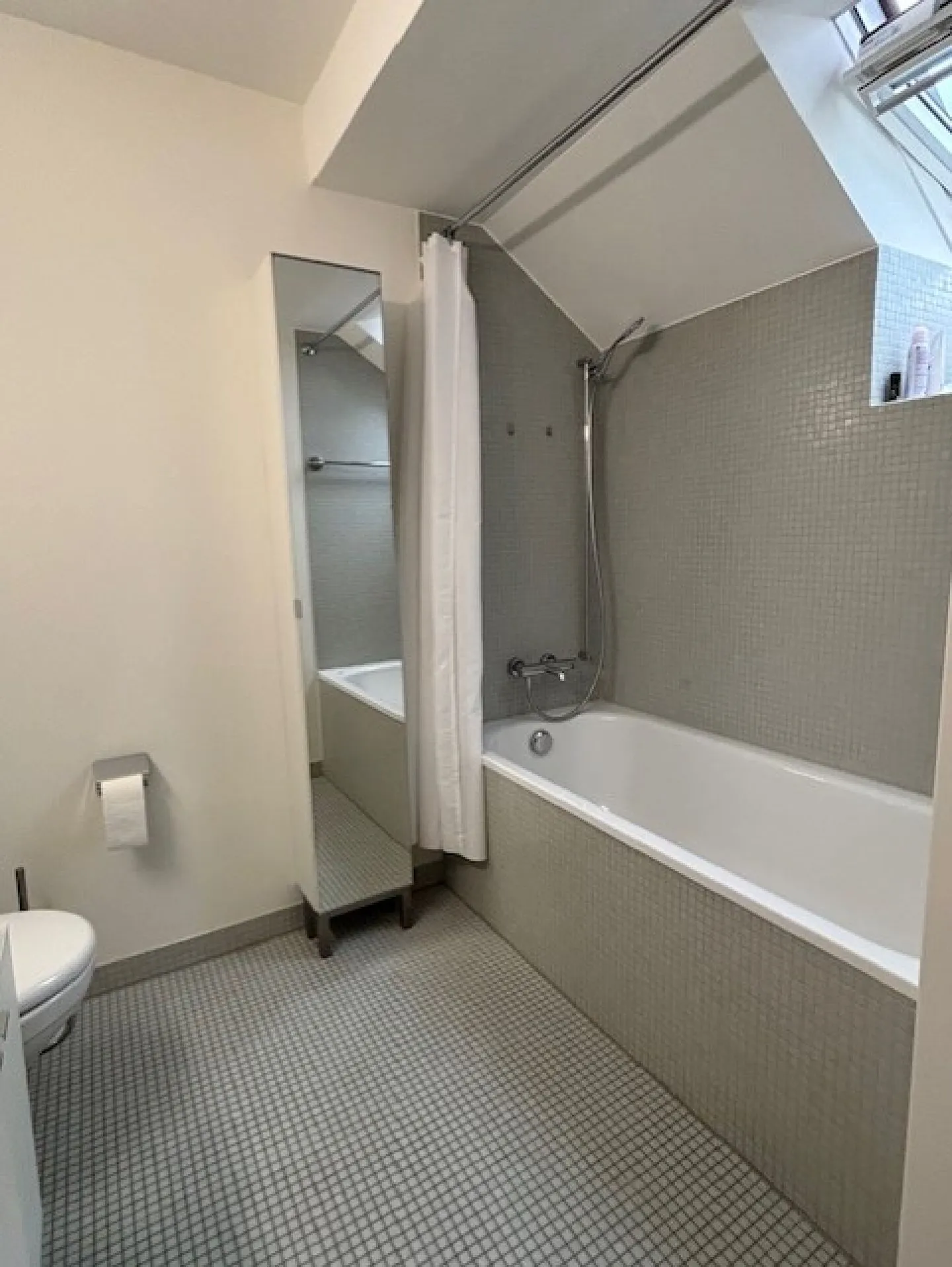 Moderne Wohnung mit Dachterrasse - Foto 6 von 10