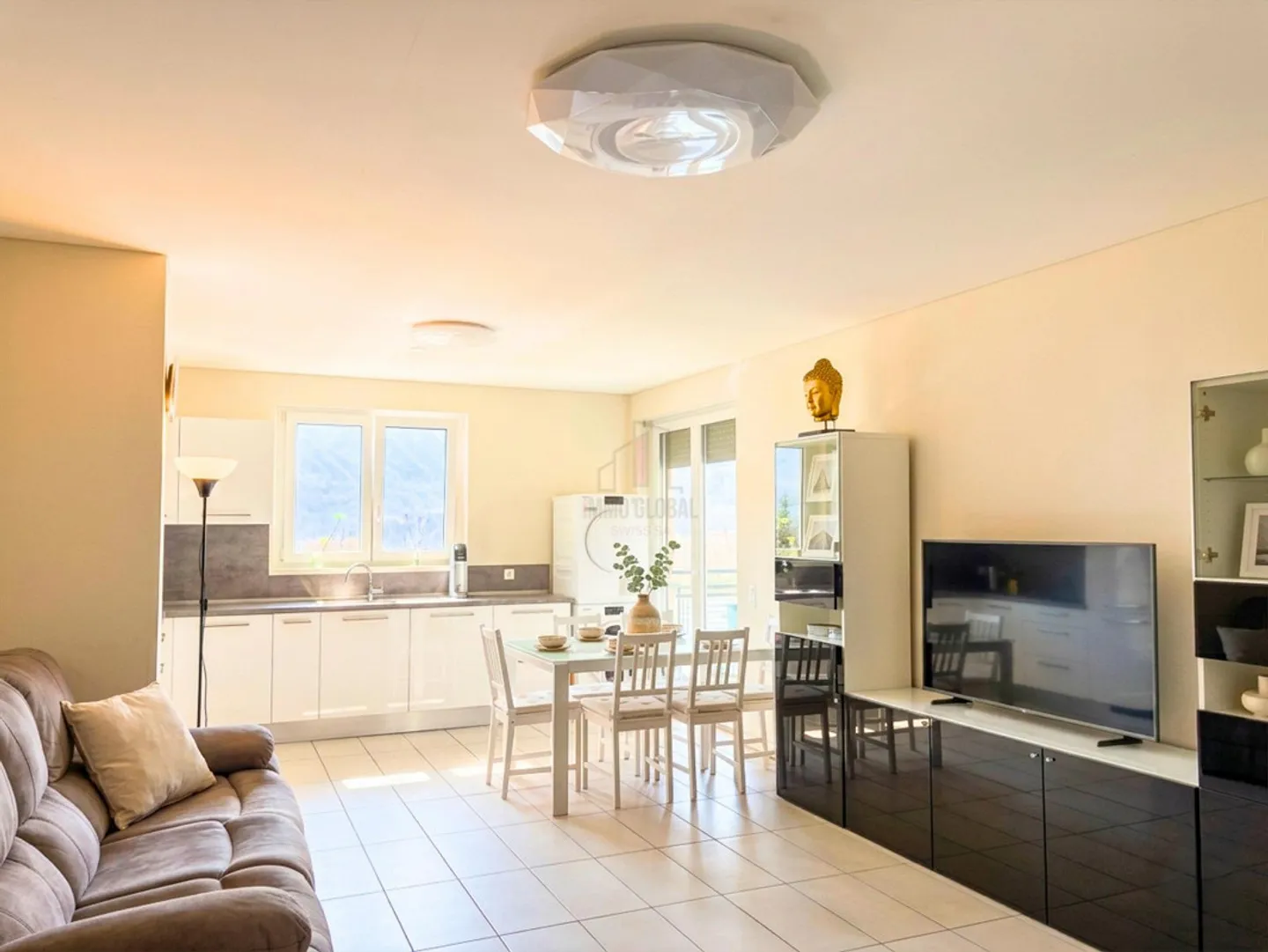 DERNIER ÉTAGE DANS UN IMMEUBLE PRESTIGIEUX - Photo 1 sur 10