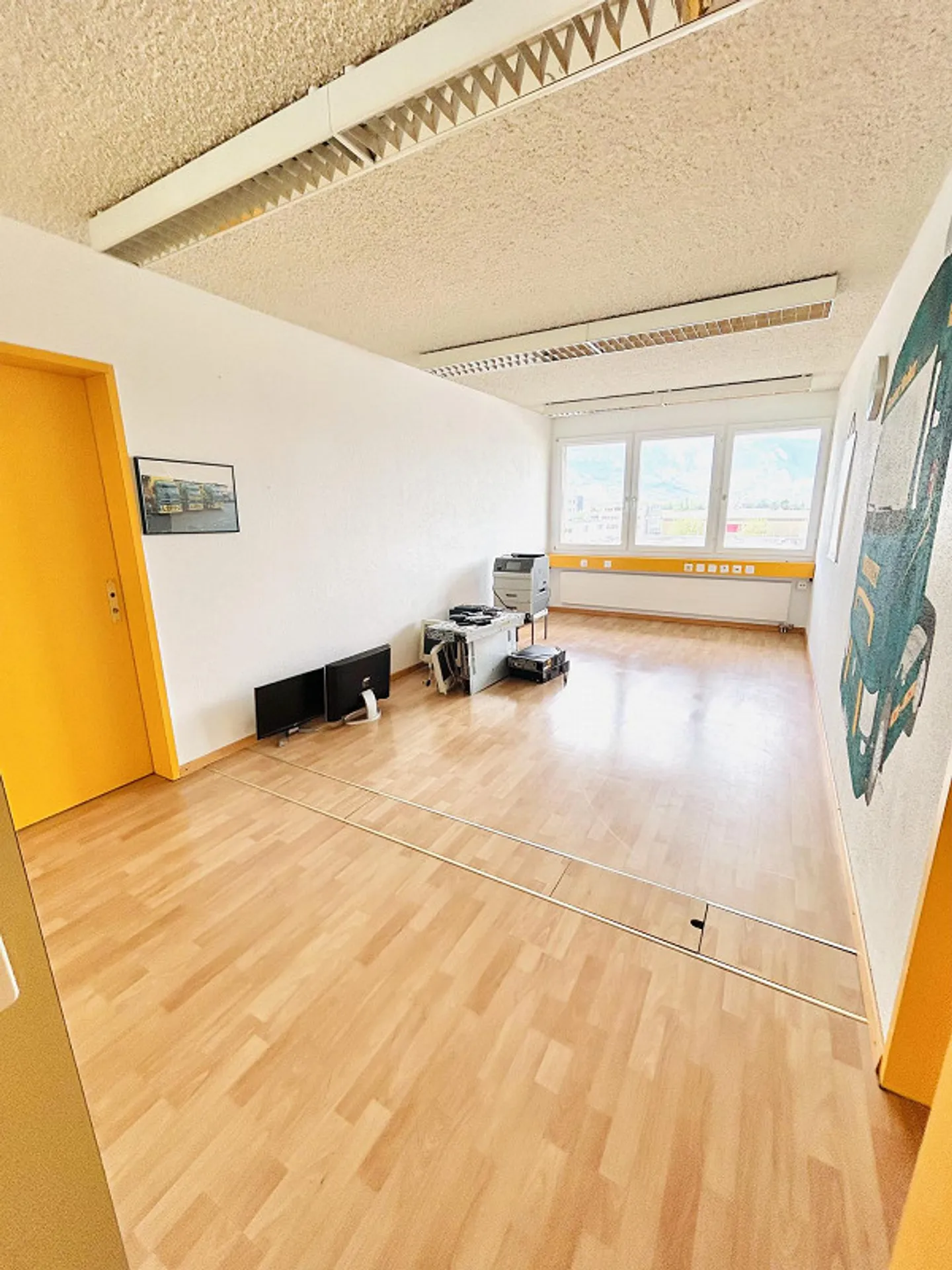 68 m² Office/Commercial Space (First Occupancy) - Photo 11 of 14