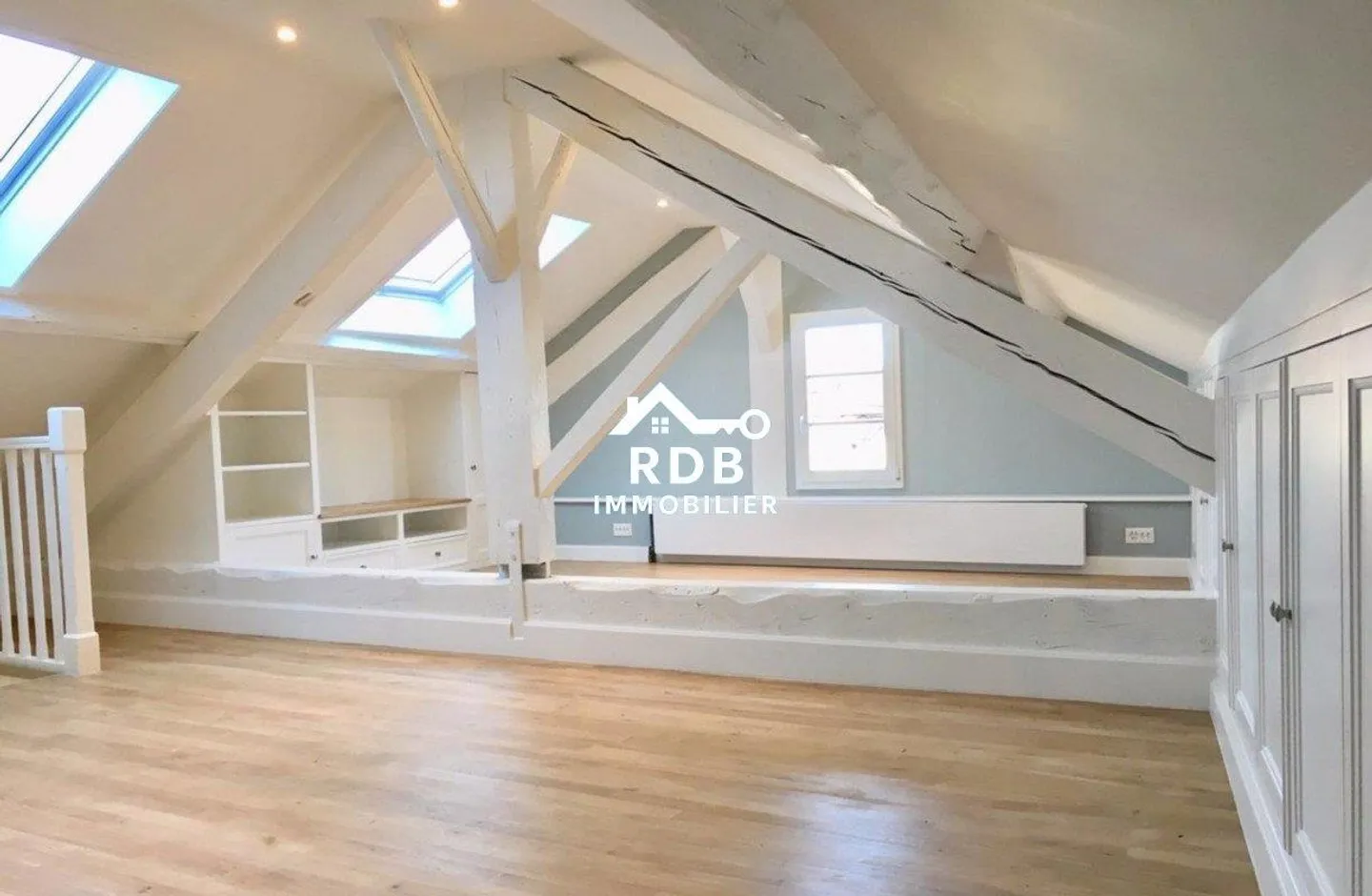 Renovated 5-room duplex apartment located in Collex 1239 - Photo 2 of 12