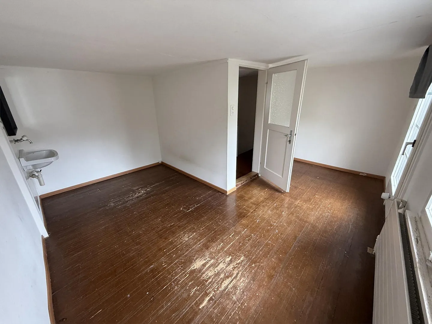 Casa ristrutturata con 6 stanze su 3 piani, nel centro città - Foto 2 di 13