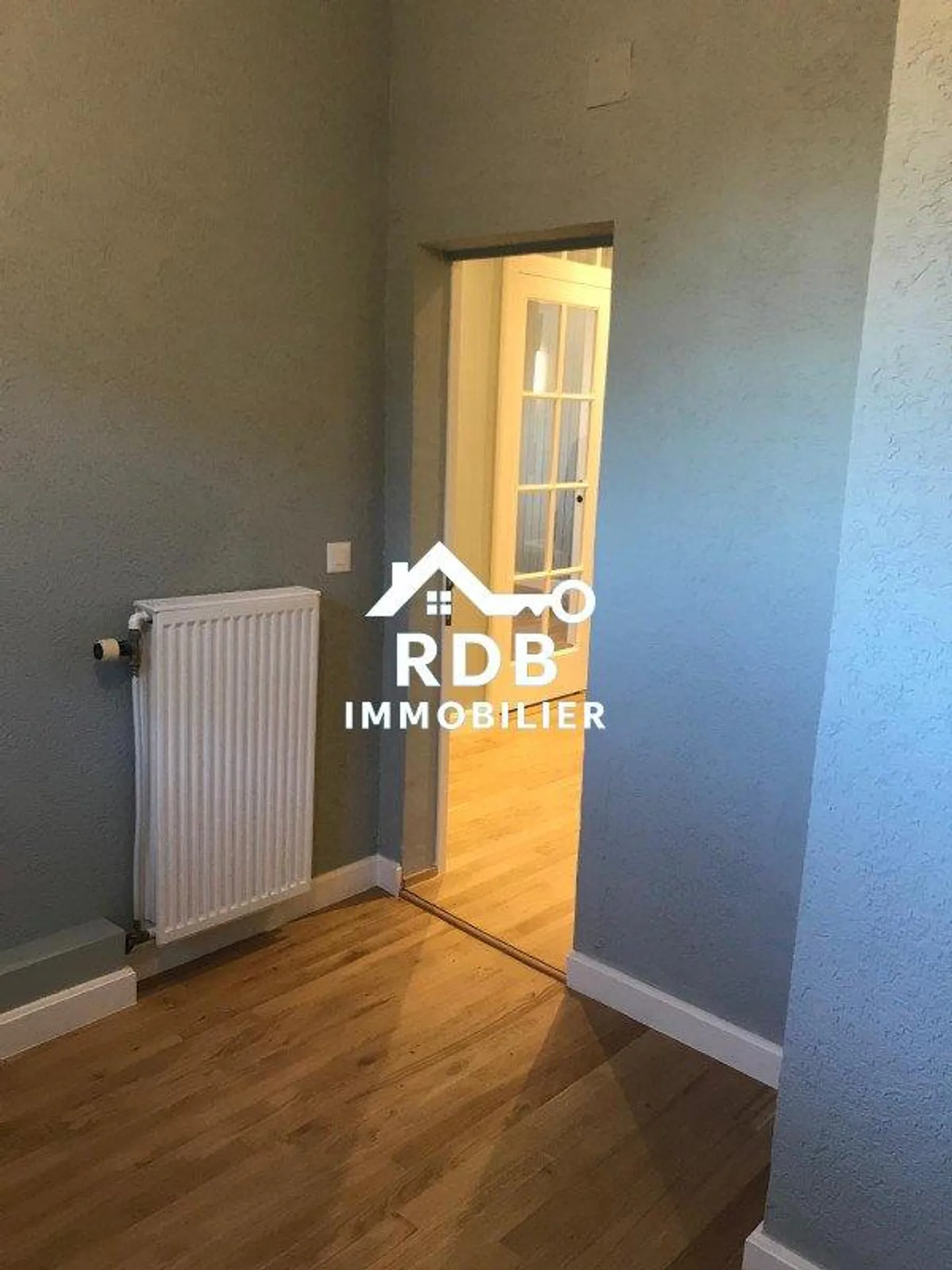 Renovated 5-room duplex apartment located in Collex 1239 - Photo 7 of 12