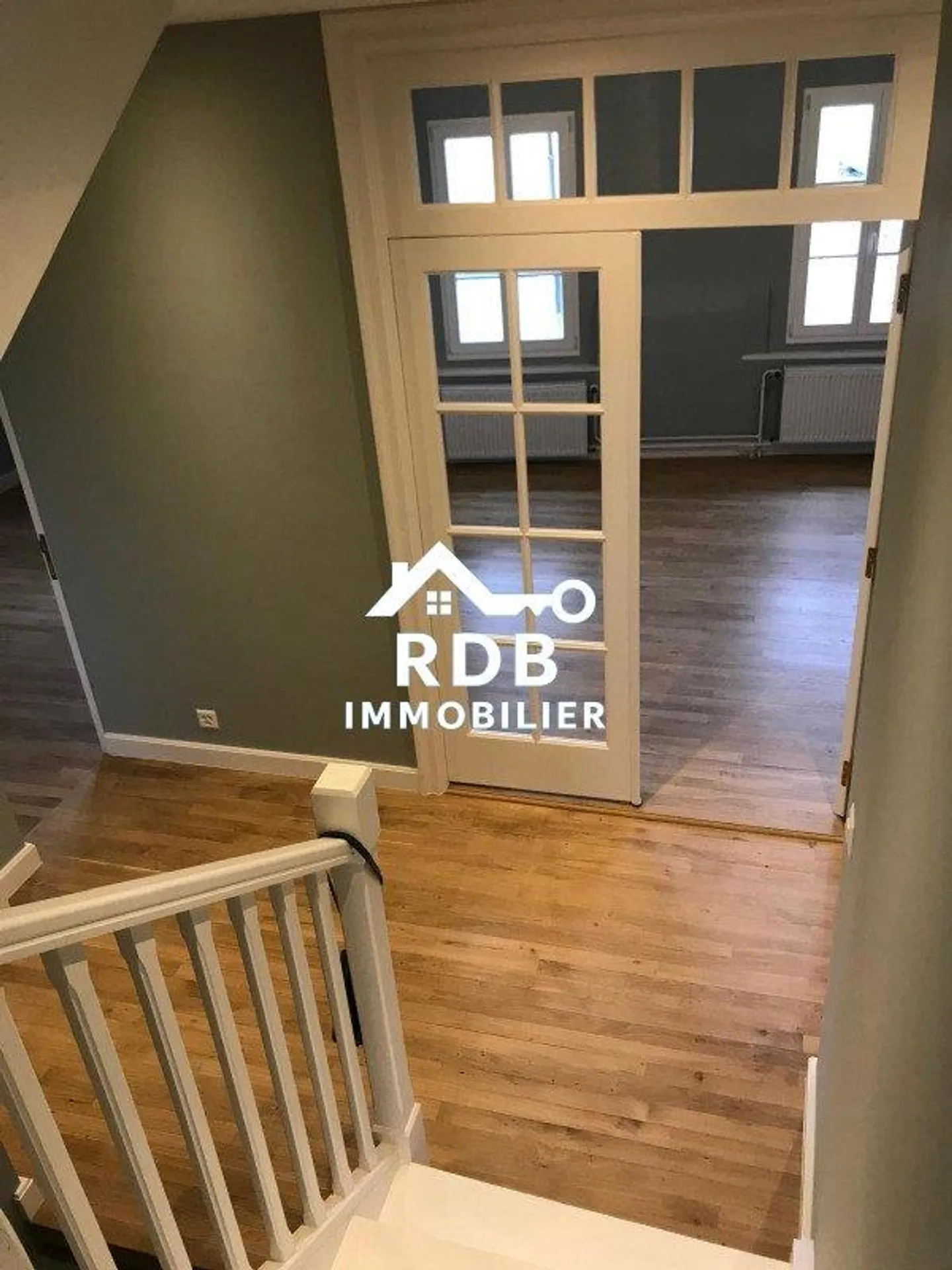 Renovated 5-room duplex apartment located in Collex 1239 - Photo 11 of 12