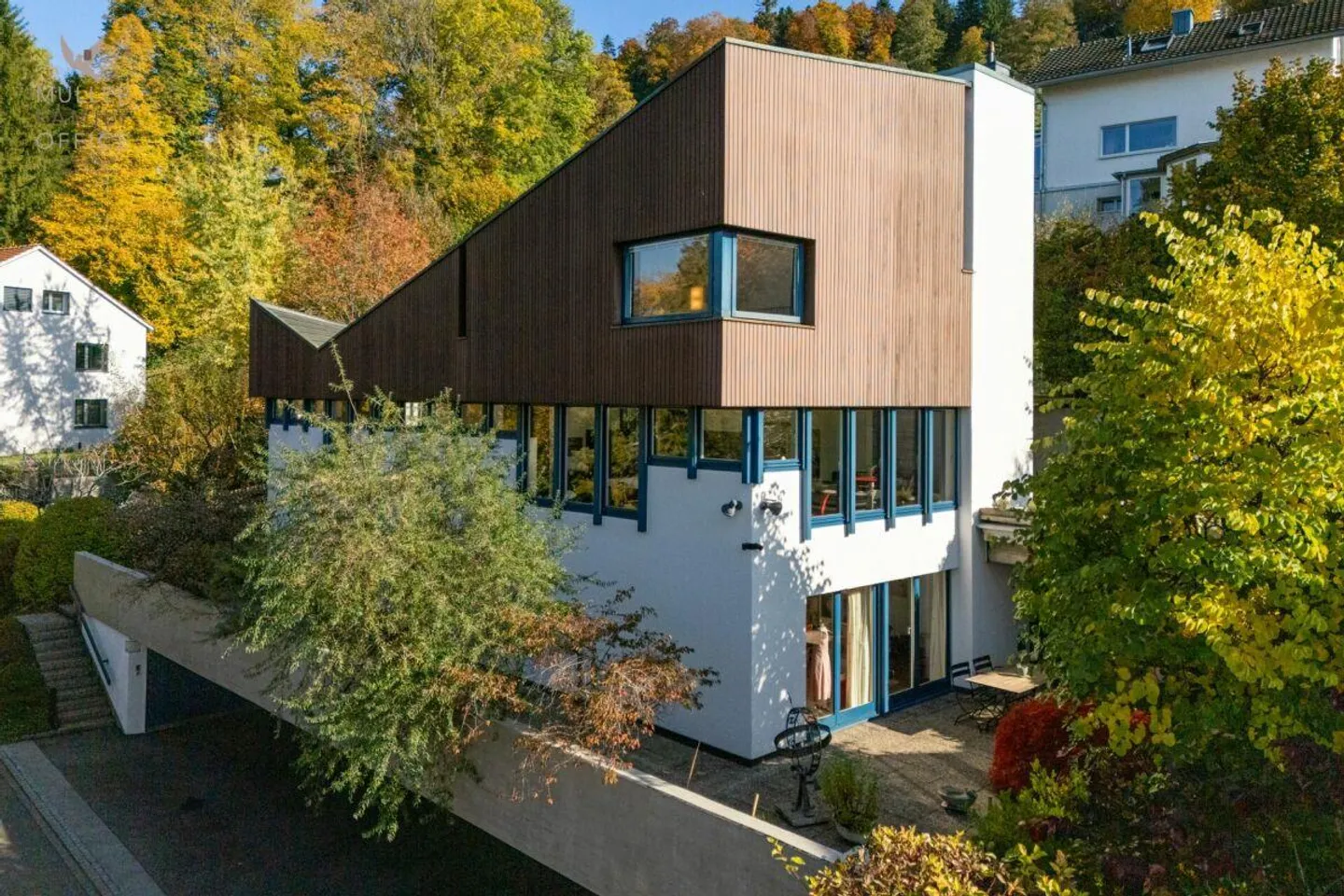 Timeless Residential Architecture in a Privileged View Location - Photo 2 of 13