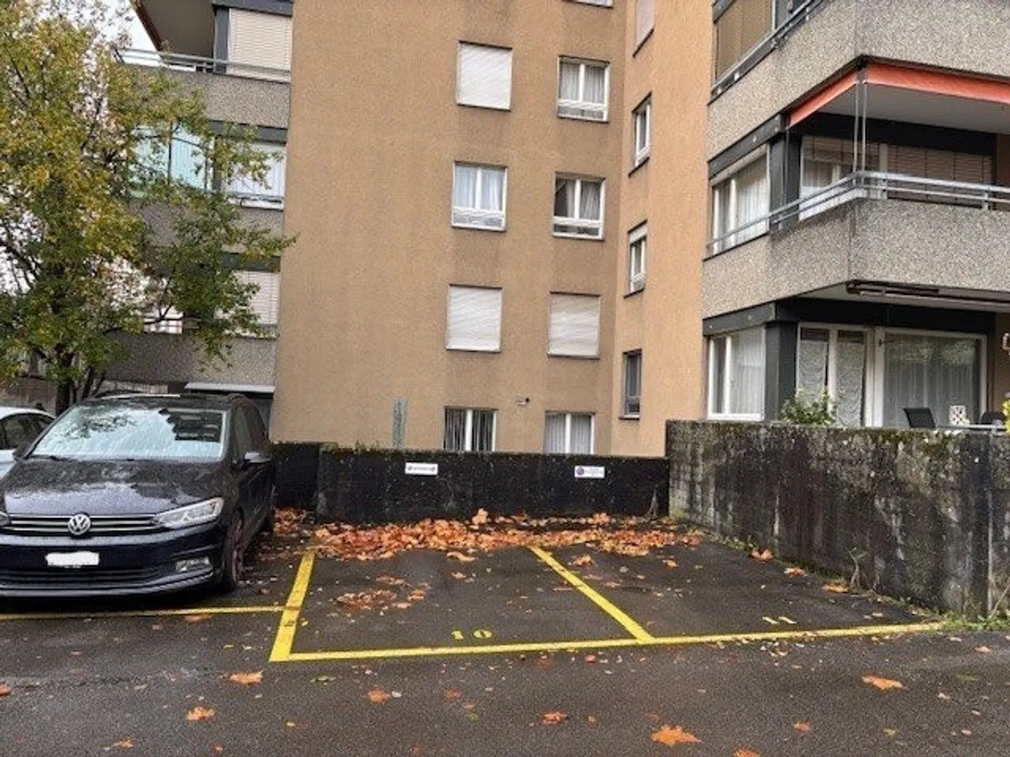 La ricerca di parcheggio era ieri - Parcheggio all'aperto in una posizione attraente. - Foto 2 di 2