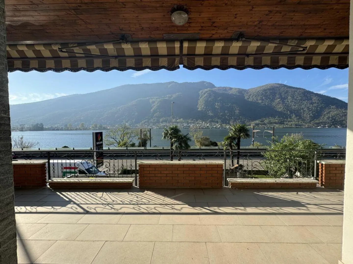 Grande maison au bord du lac - Photo 3 sur 10