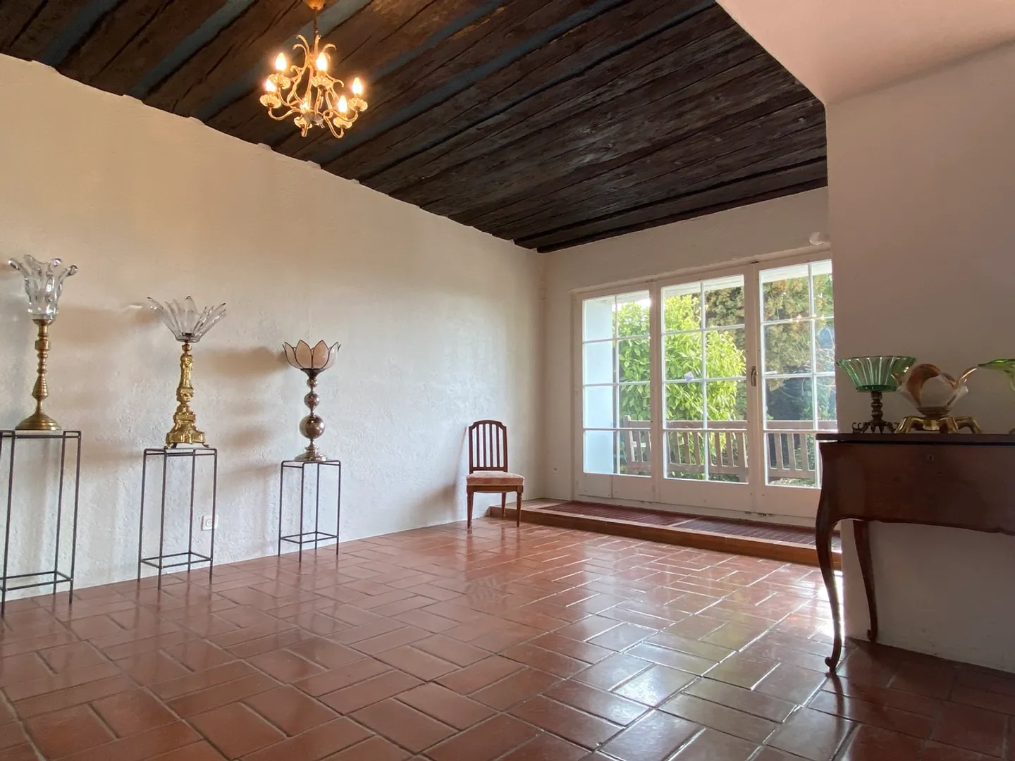 CORTAILLOD (NE); Très belle maison villageoise d'environ 400m2 avec ses vignes, son jardin et dégagement - Photo 2 sur 6