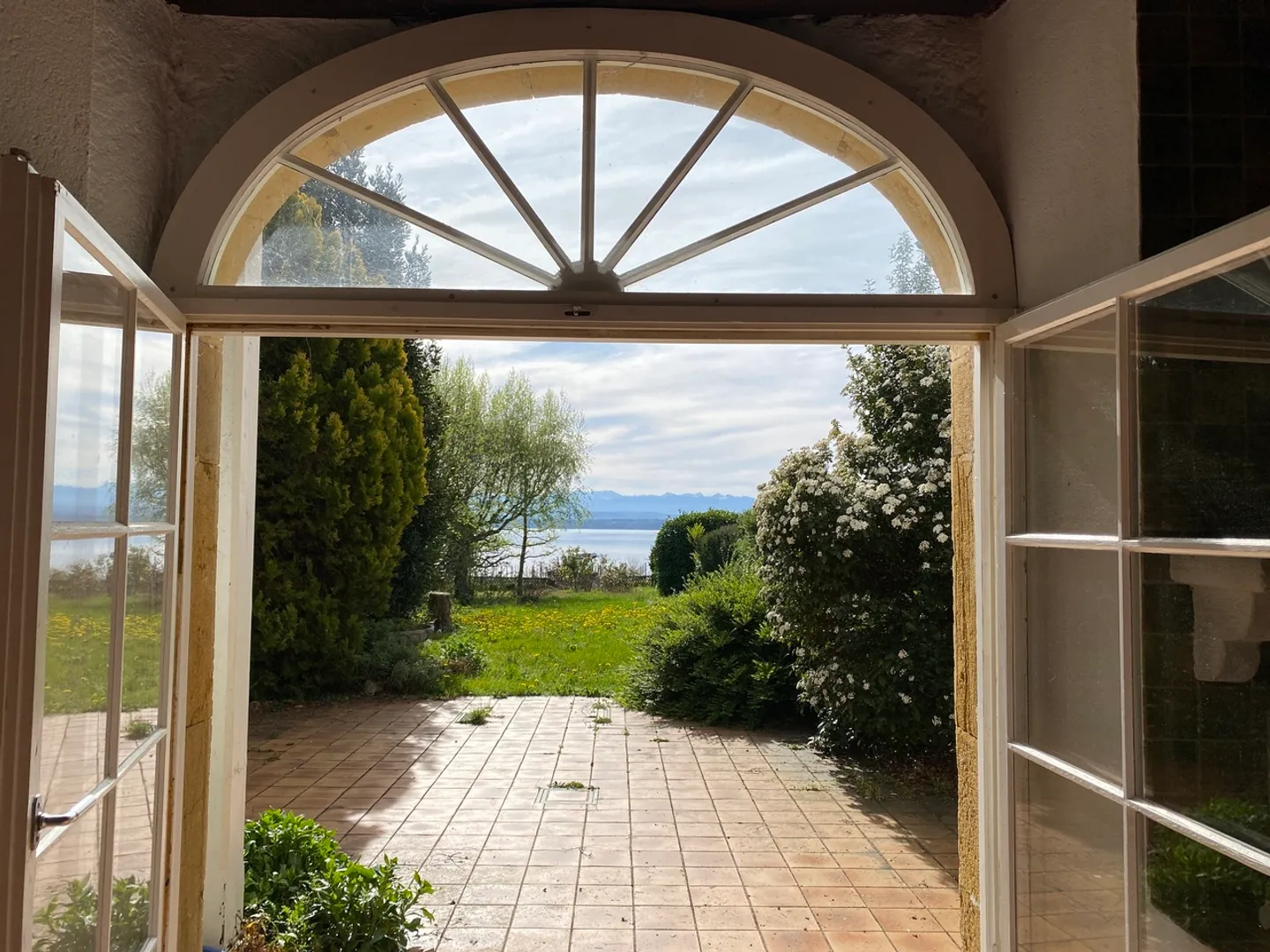 CORTAILLOD (NE); Très belle maison villageoise d'environ 400m2 avec ses vignes, son jardin et dégagement - Photo 3 sur 6