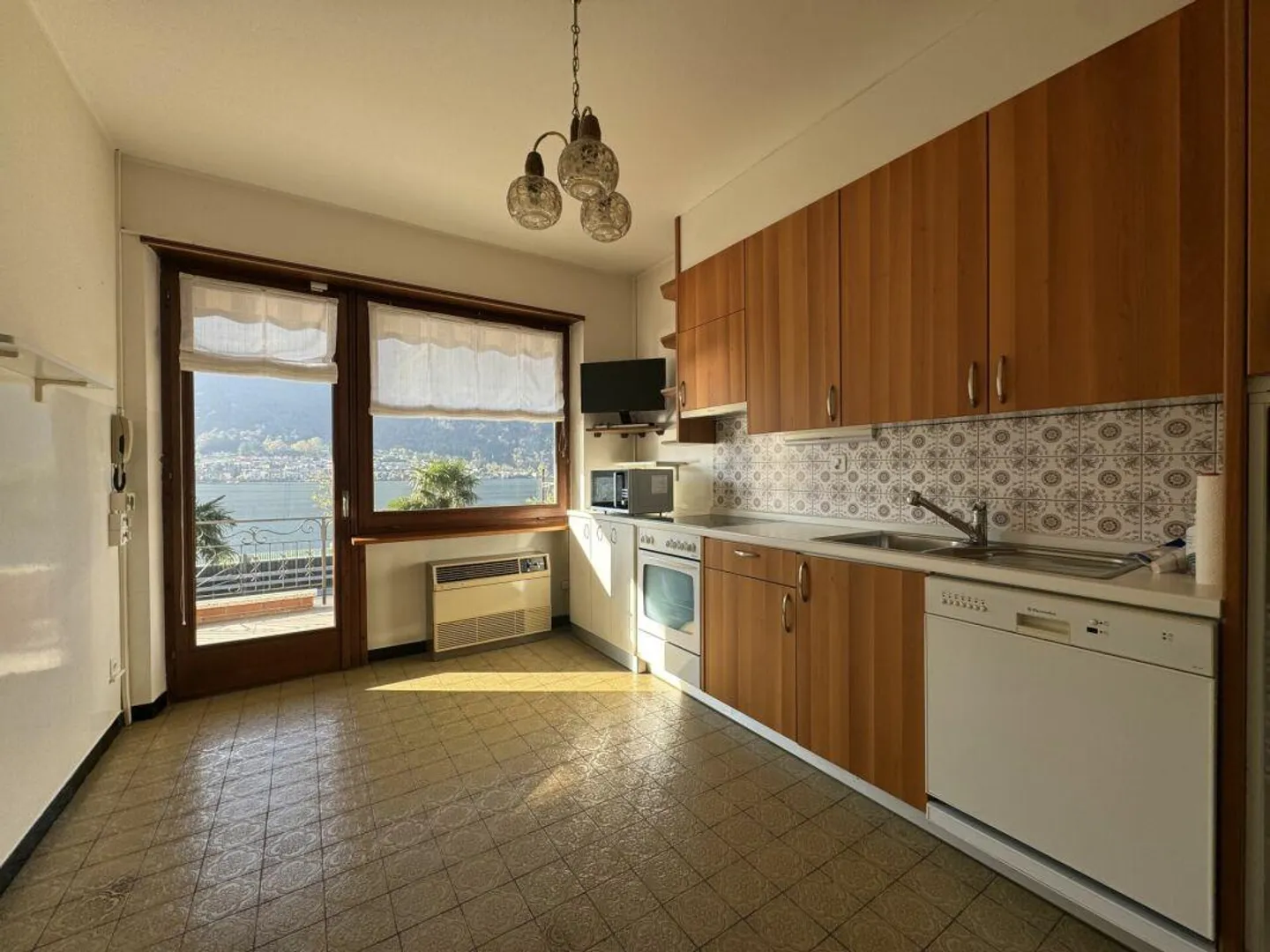 Grande maison au bord du lac - Photo 7 sur 10