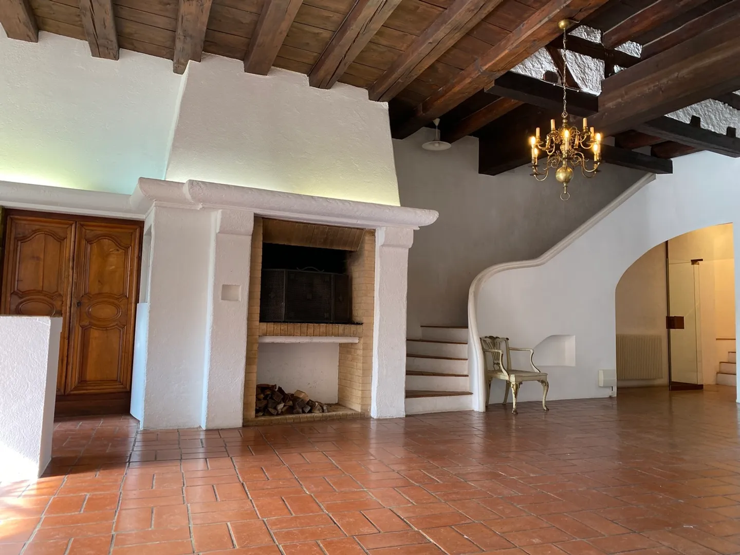 CORTAILLOD (NE); Très belle maison villageoise d'environ 400m2 avec ses vignes, son jardin et dégagement - Photo 1 sur 6
