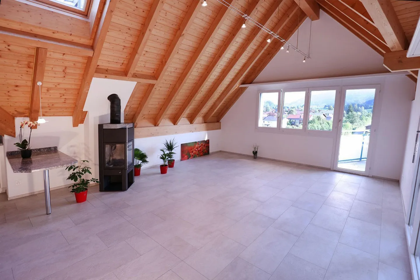 Aussergewöhnliche, sonnige 3,5-Zimmer-Dachwohnung mit Wintergarten - Foto 1 von 11