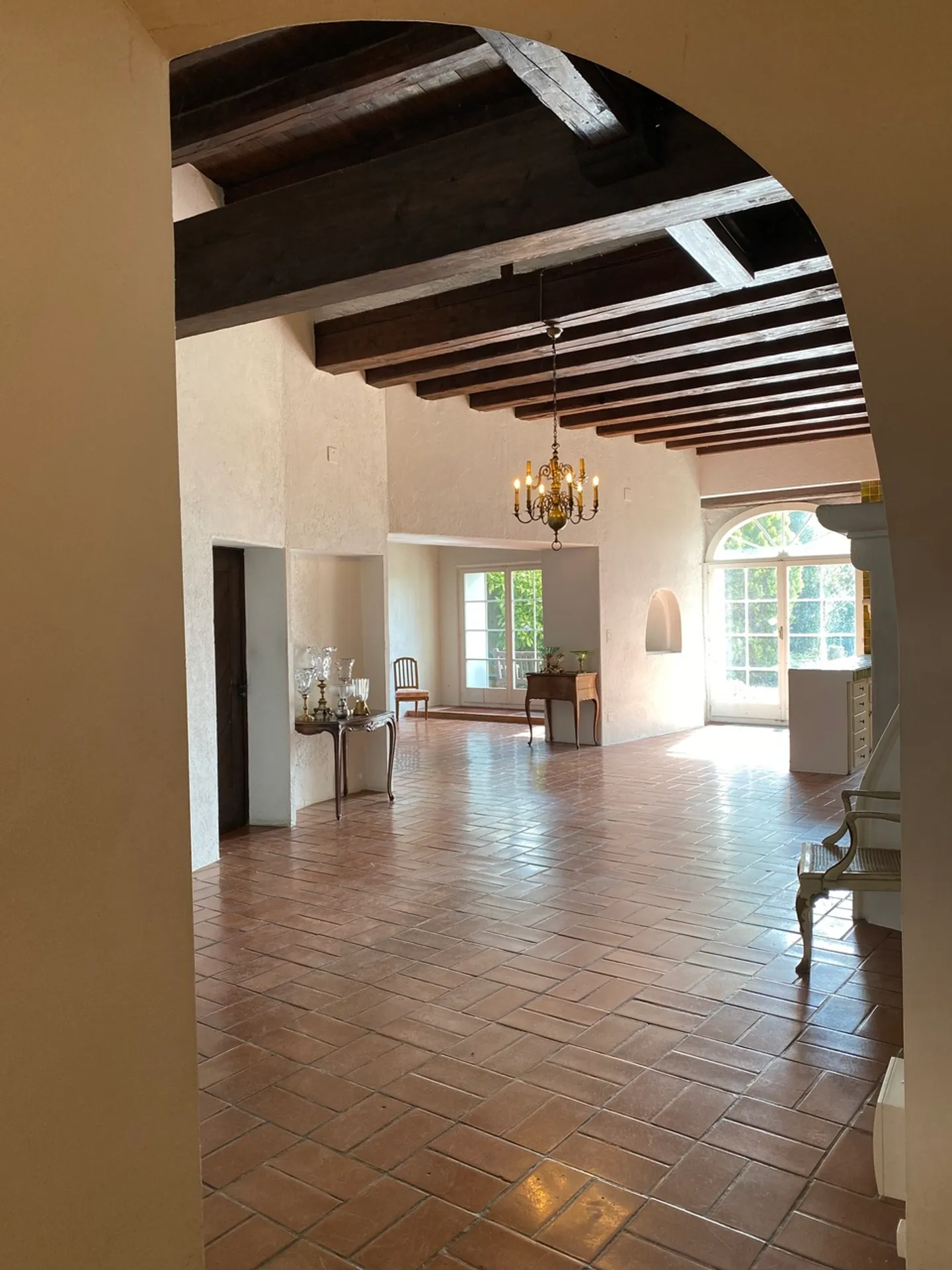 CORTAILLOD (NE); Très belle maison villageoise d'environ 400m2 avec ses vignes, son jardin et dégagement - Photo 4 sur 6