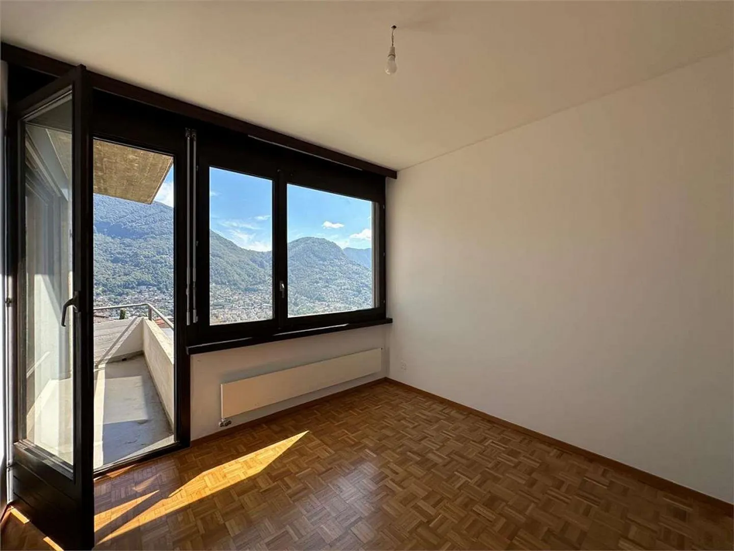 Casa a schiera affascinante con vista lago - Foto 8 di 12