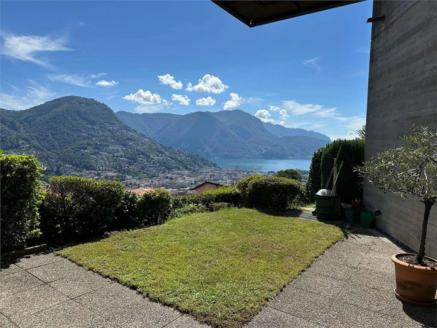 Casa a schiera affascinante con vista lago - Foto 6 di 12