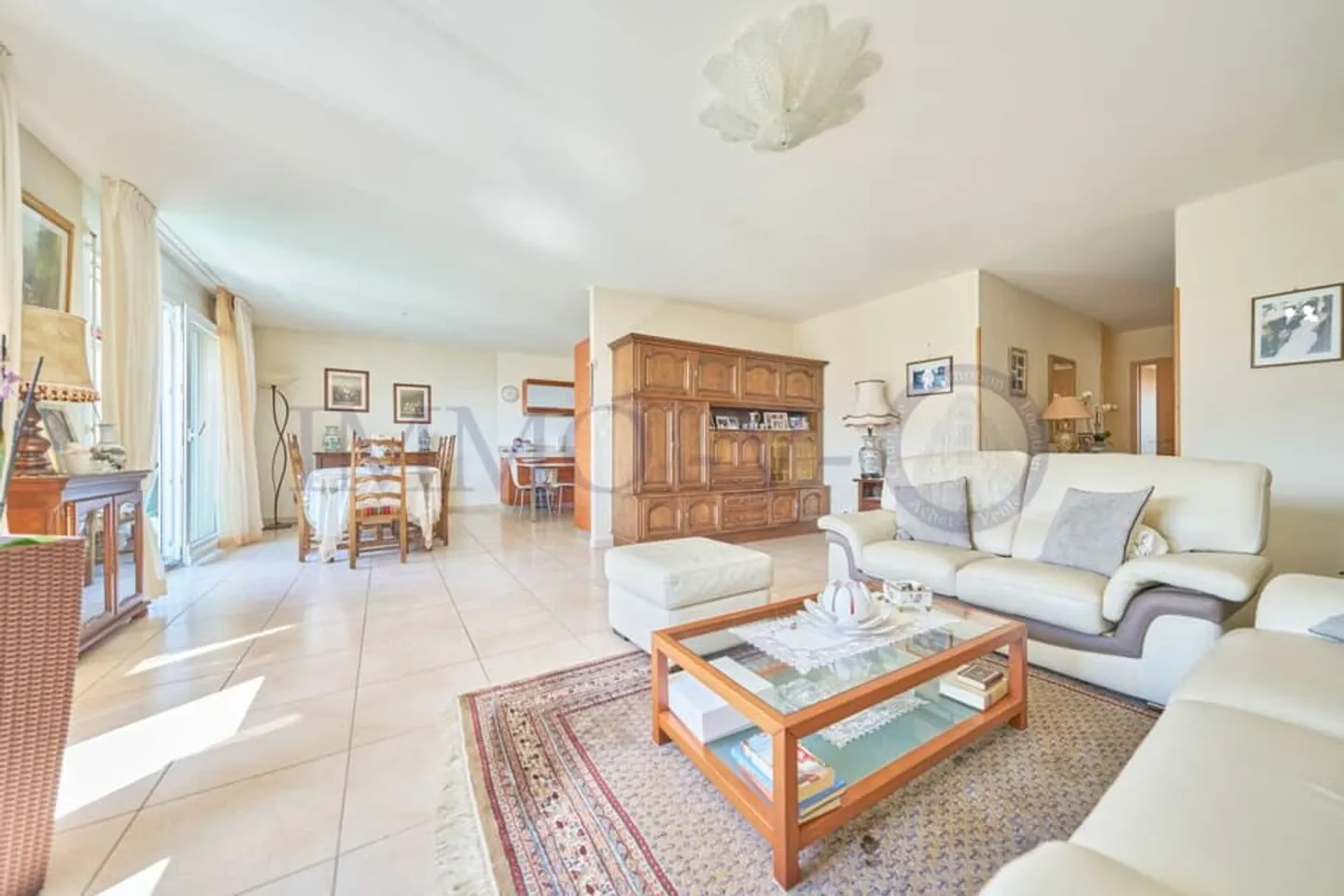 SPACIEUX ET LUMINEUX AVEC BALCON - Photo 2 sur 9