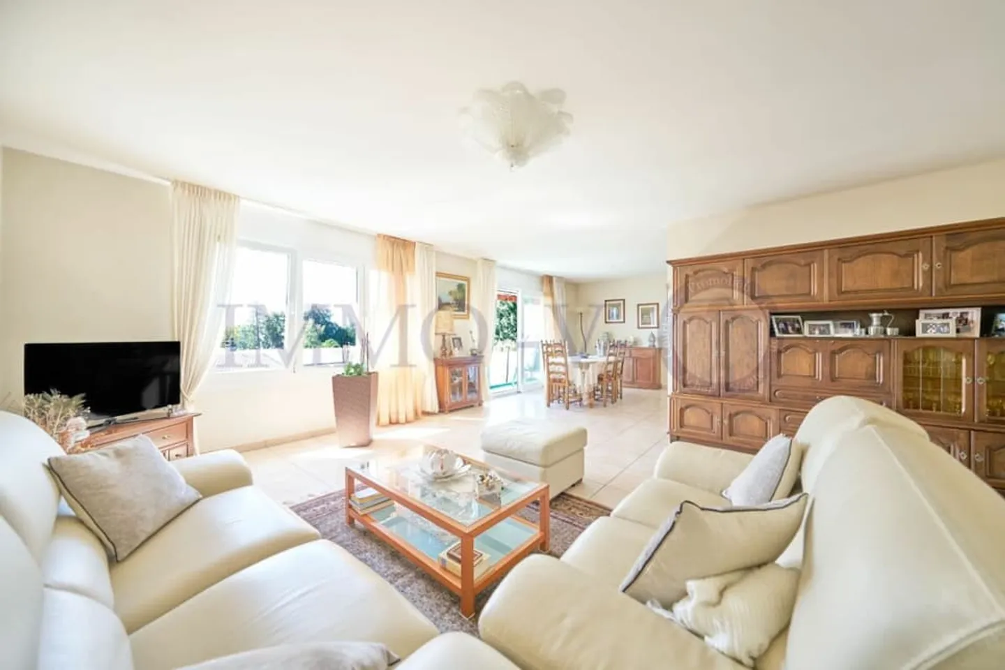 SPACIEUX ET LUMINEUX AVEC BALCON - Photo 3 sur 9