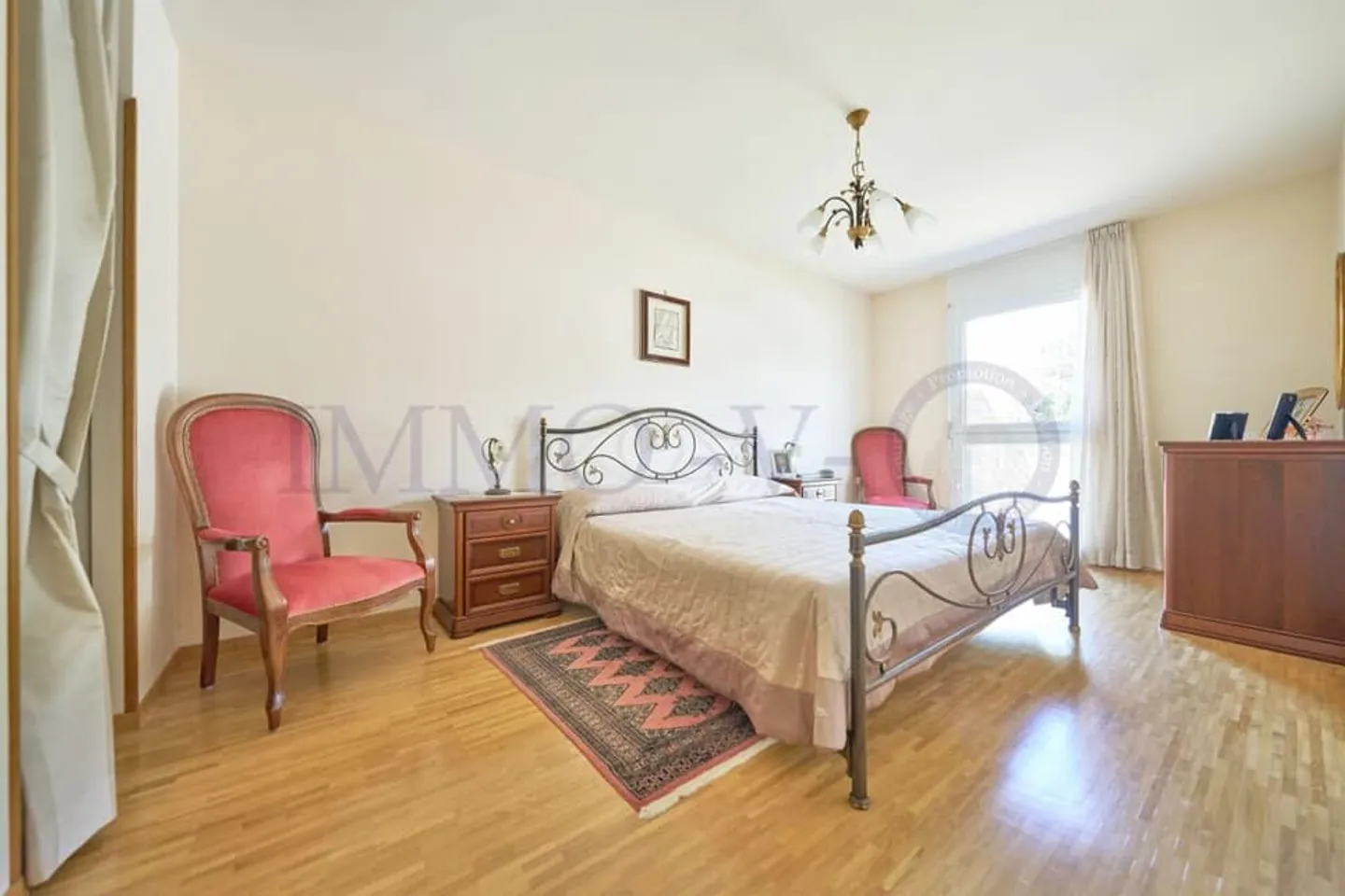 SPACIEUX ET LUMINEUX AVEC BALCON - Photo 6 sur 9