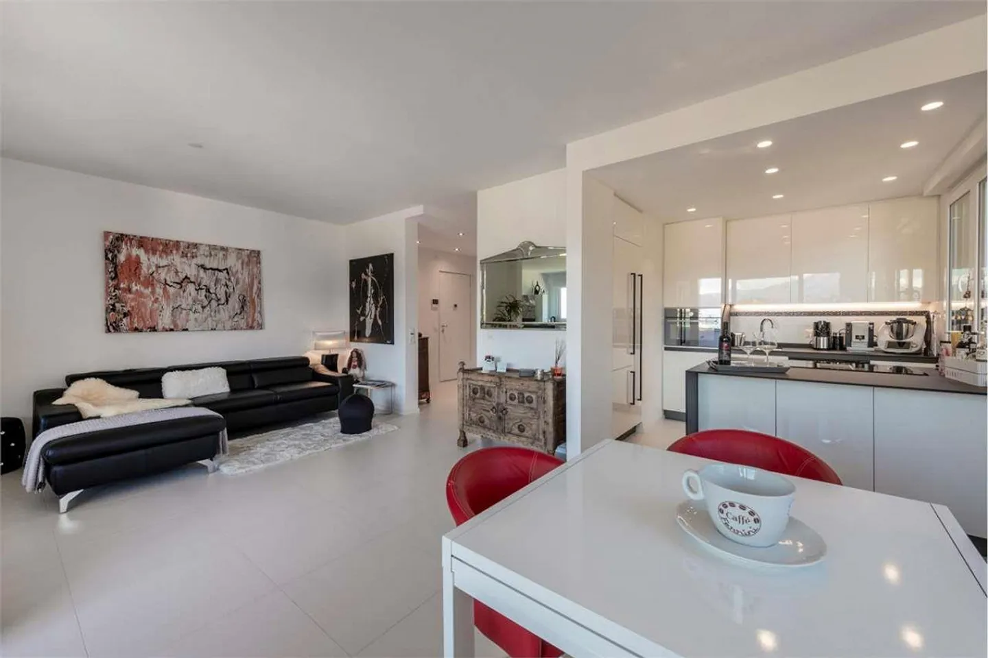 Penthouse luminoso con vista lago - Foto 1 di 12