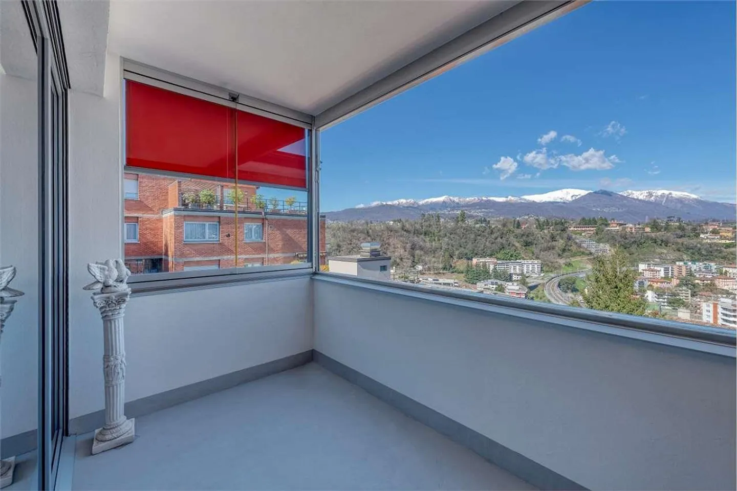 Penthouse luminoso con vista lago - Foto 5 di 12