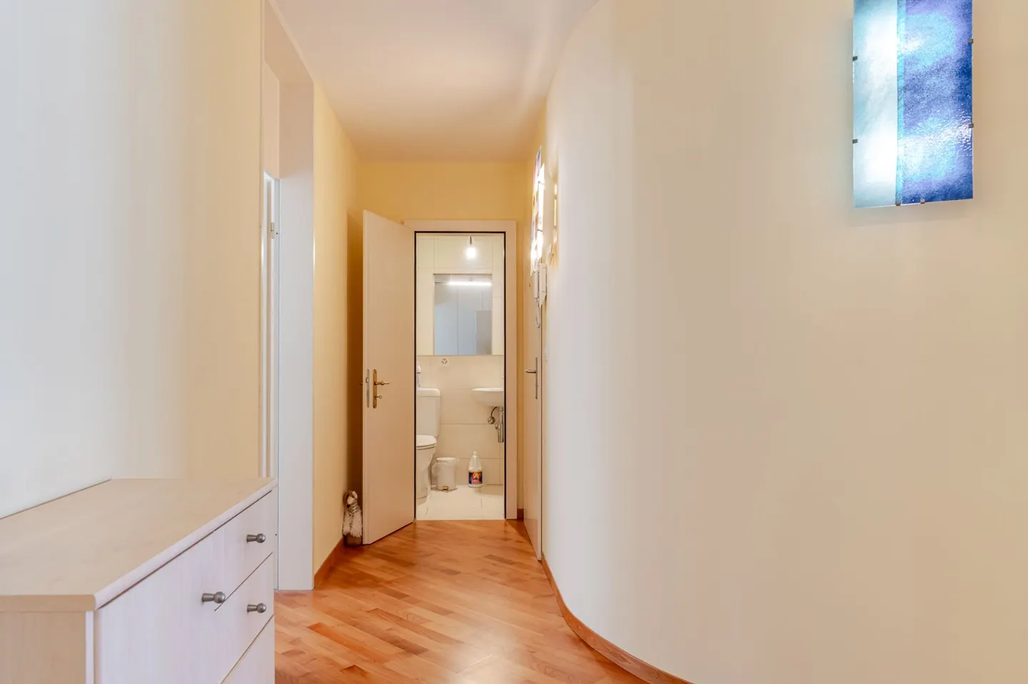 Living with Charm - Bright 3.5 Room Apartment with Quiet Balcony to the Courtyard - Photo 6 of 13
