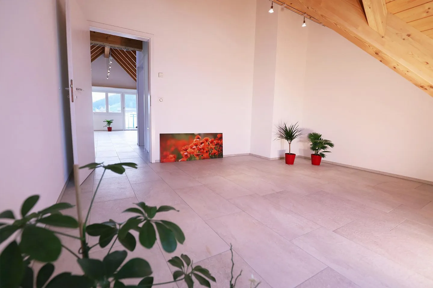 Aussergewöhnliche, sonnige 3,5-Zimmer-Dachwohnung mit Wintergarten - Foto 6 von 11