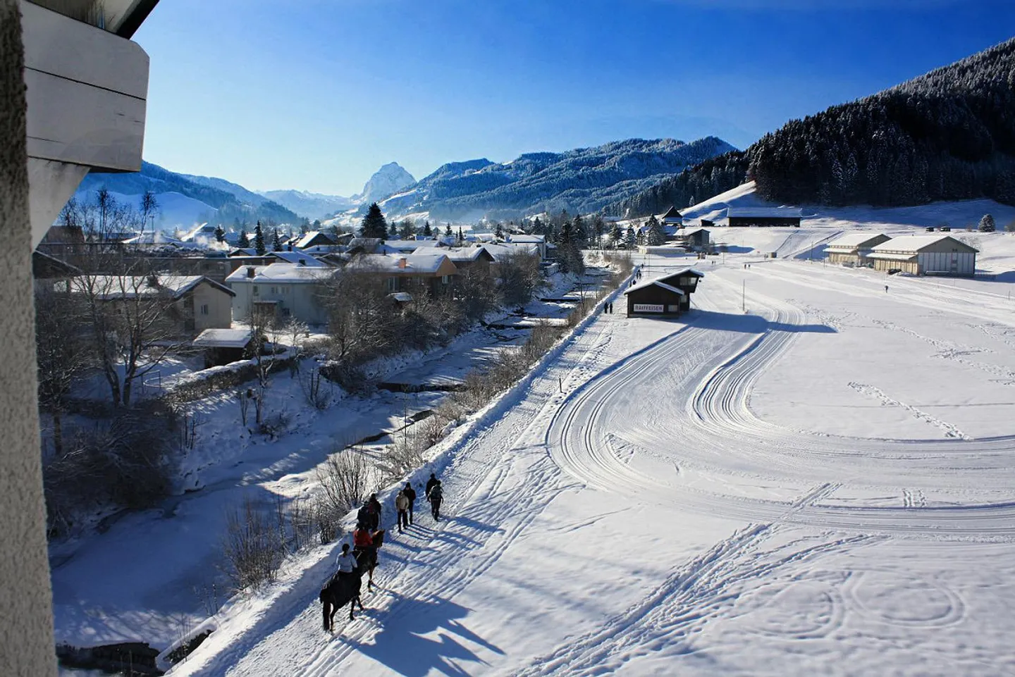 Aussergewöhnliche, sonnige 3,5-Zimmer-Dachwohnung mit Wintergarten - Foto 8 von 11