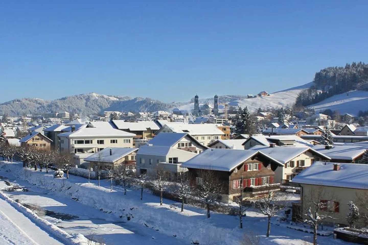Aussergewöhnliche, sonnige 3,5-Zimmer-Dachwohnung mit Wintergarten - Foto 9 von 11