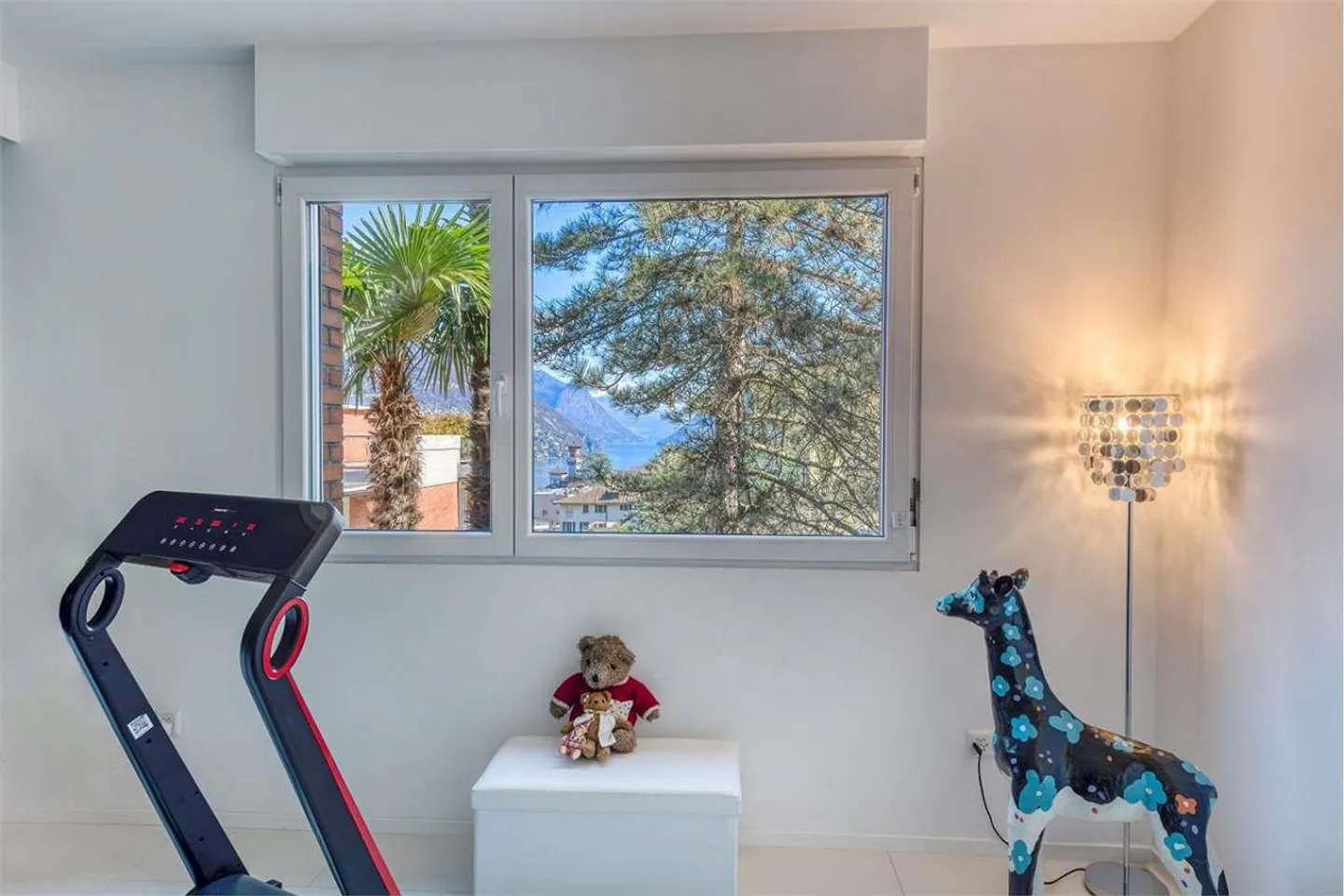 Penthouse luminoso con vista lago - Foto 8 di 12