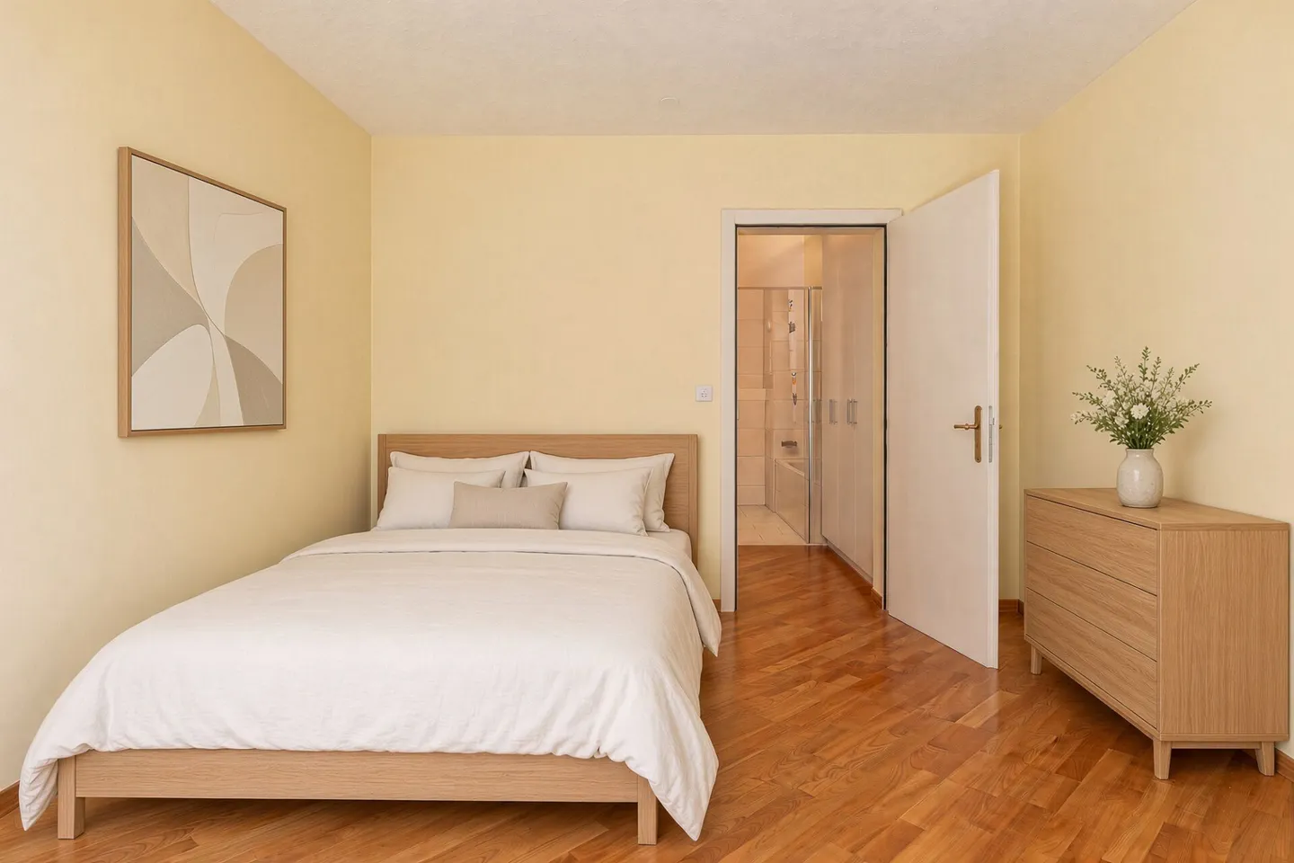 Living with Charm - Bright 3.5 Room Apartment with Quiet Balcony to the Courtyard - Photo 10 of 13