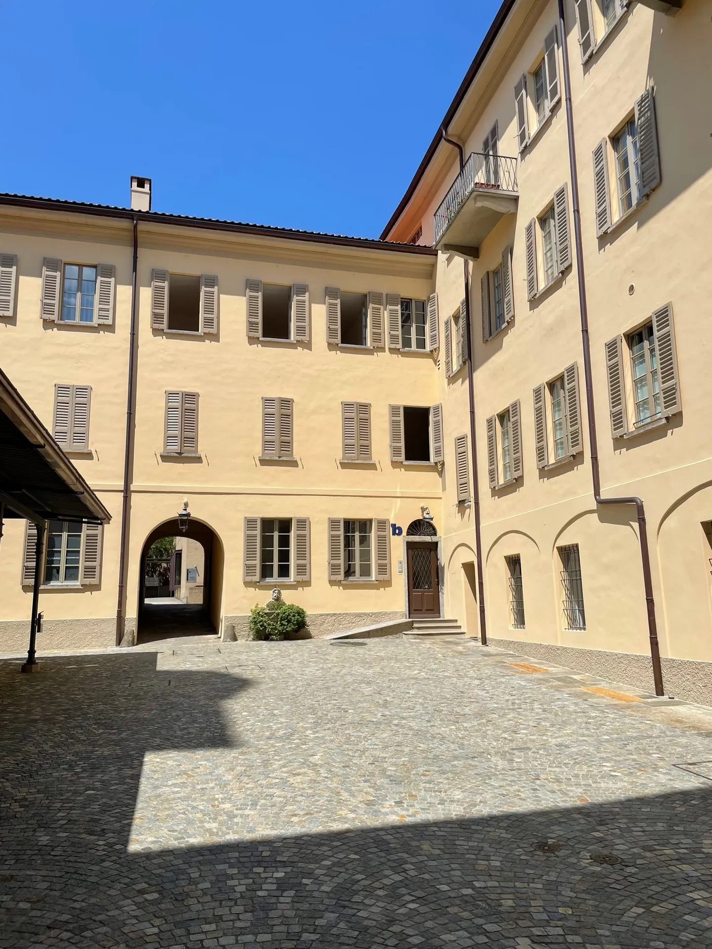 LUGANO CENTRO - APPARTAMENTO LUMINOSO DI 3 CAMERE IN AFFITTO - Foto 1 di 5