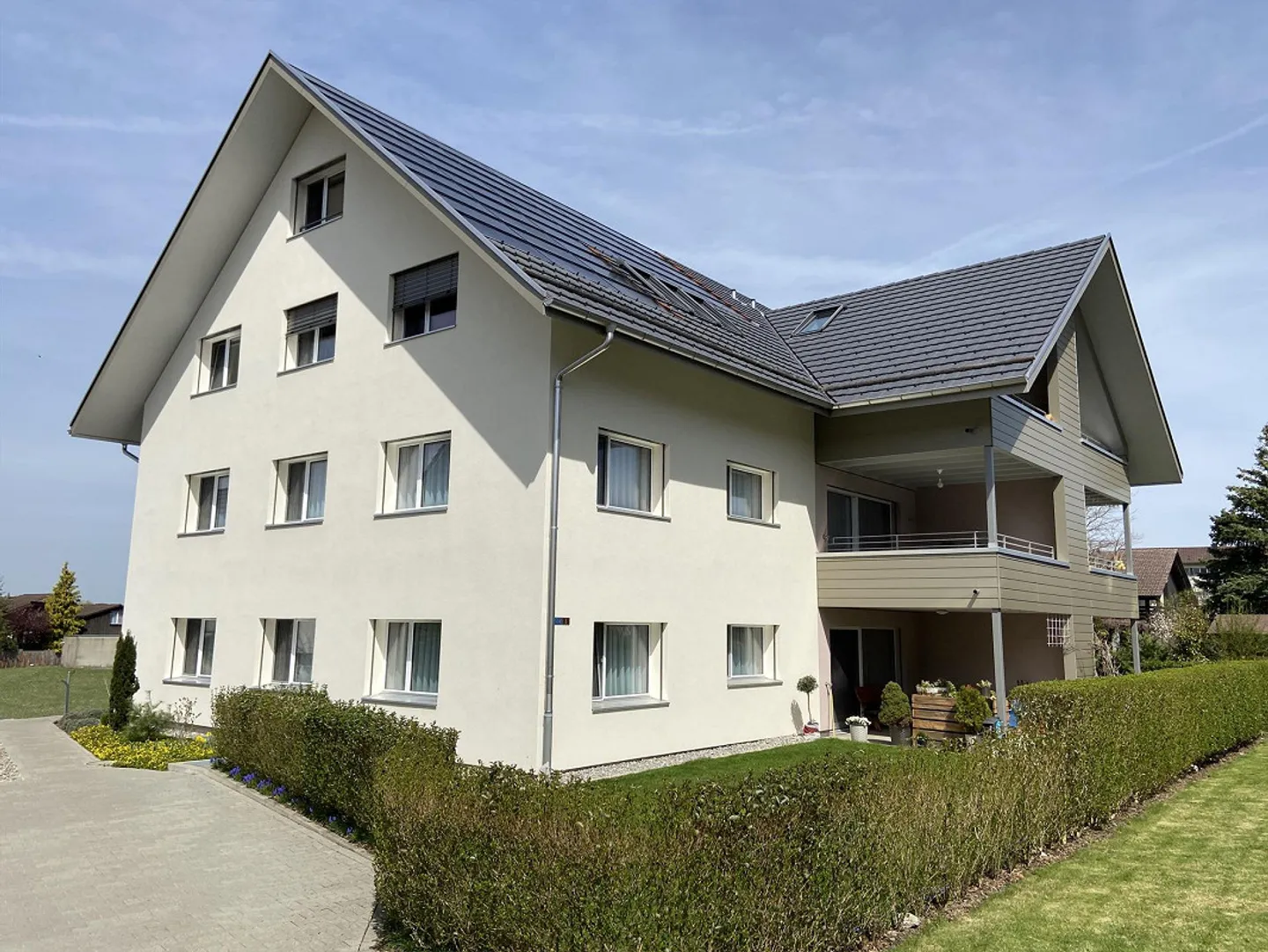 Vivere comodamente in campagna – lavorare a Zurigo, Zug o Aarau - Foto 1 di 12