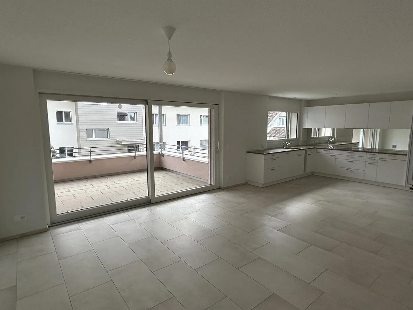 Vivere comodamente in campagna – lavorare a Zurigo, Zug o Aarau - Foto 4 di 12