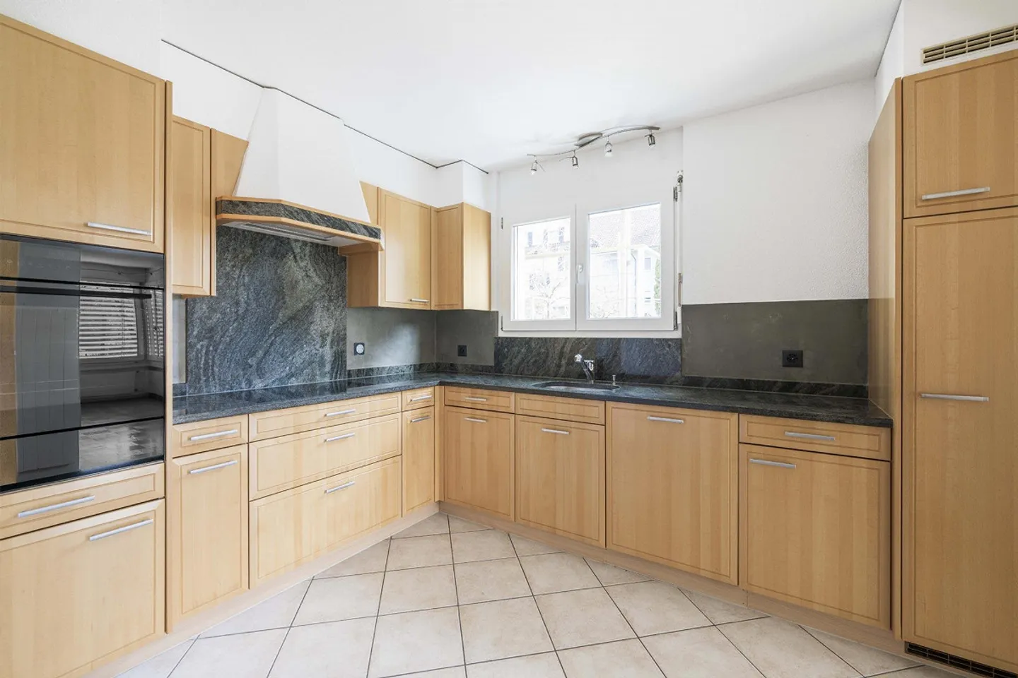 ZFH in a beautiful location - Photo 5 of 13