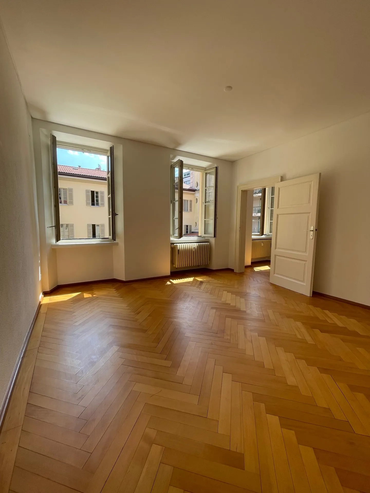 LUGANO CENTRO - APPARTAMENTO LUMINOSO DI 3 CAMERE IN AFFITTO - Foto 3 di 5