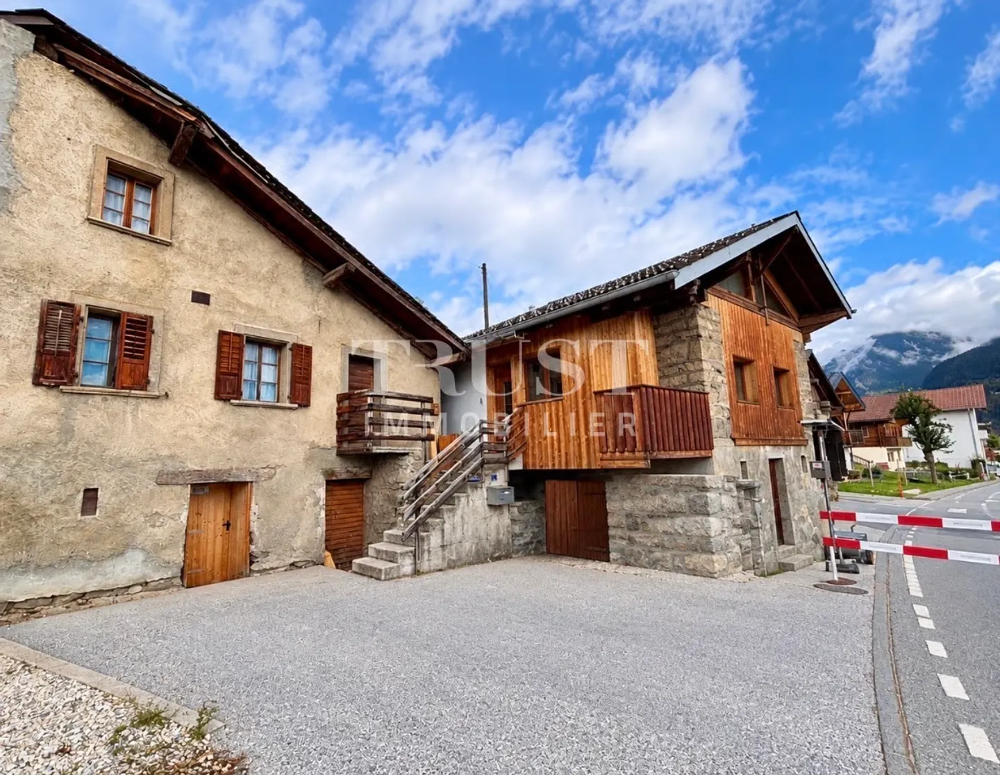 LUC / AYENT - WUNDERSCHÖNE RENOVIERTE SCHEUNE MIT DORFHAUS - Foto 1 von 13