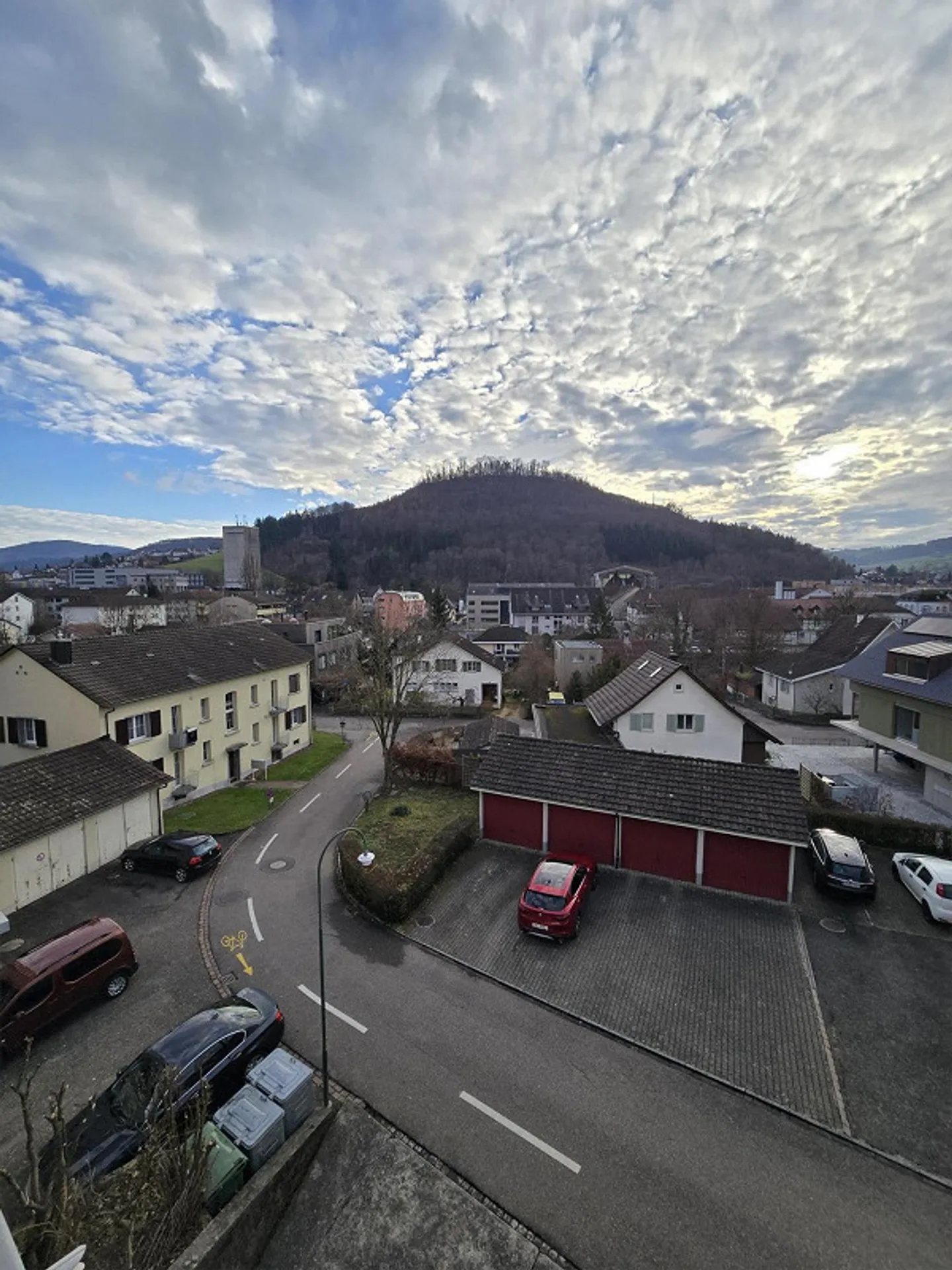 Beautifully renovated 3-room apartment - Photo 1 of 6