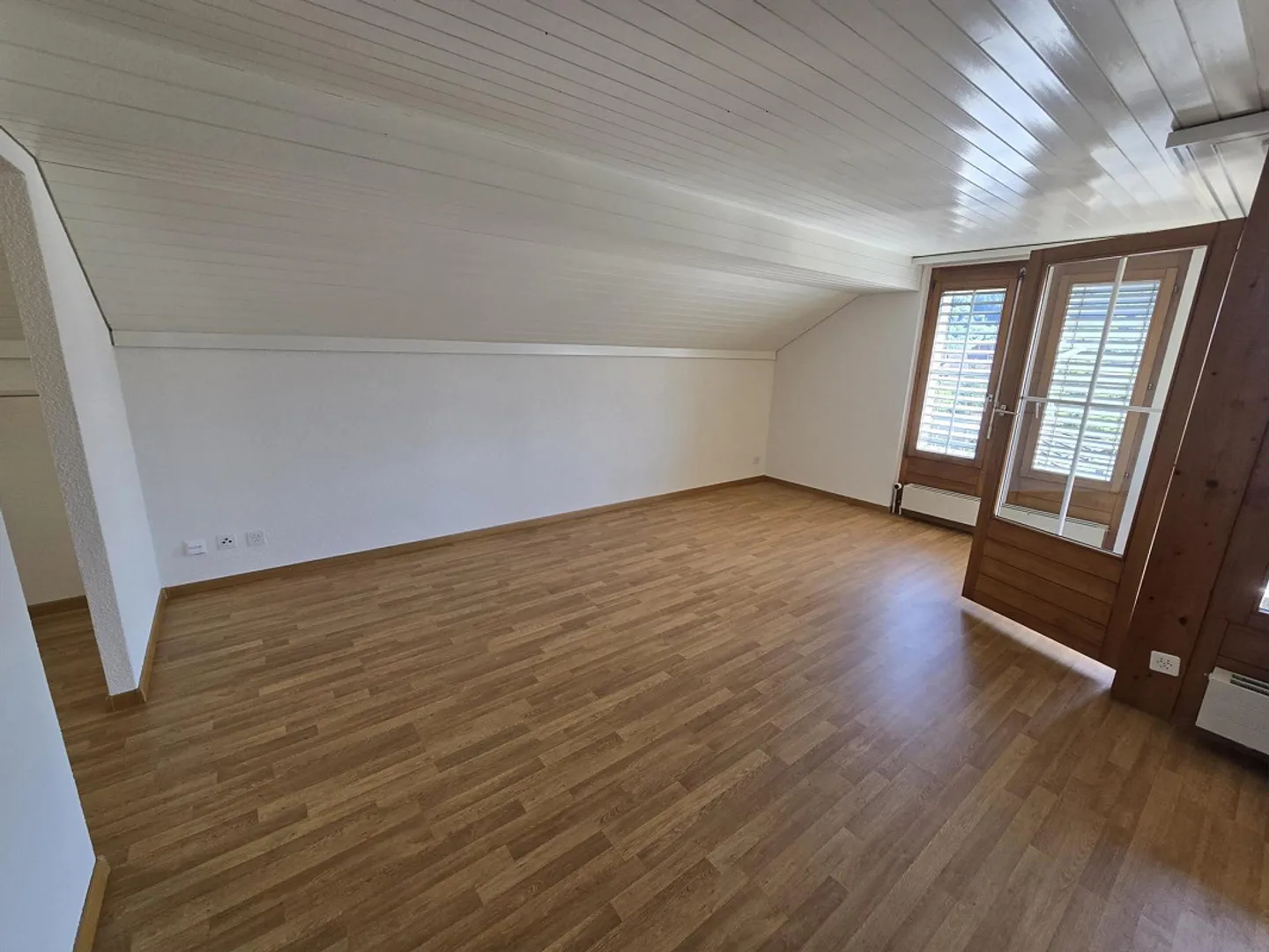 Beautifully renovated 3-room apartment - Photo 3 of 6