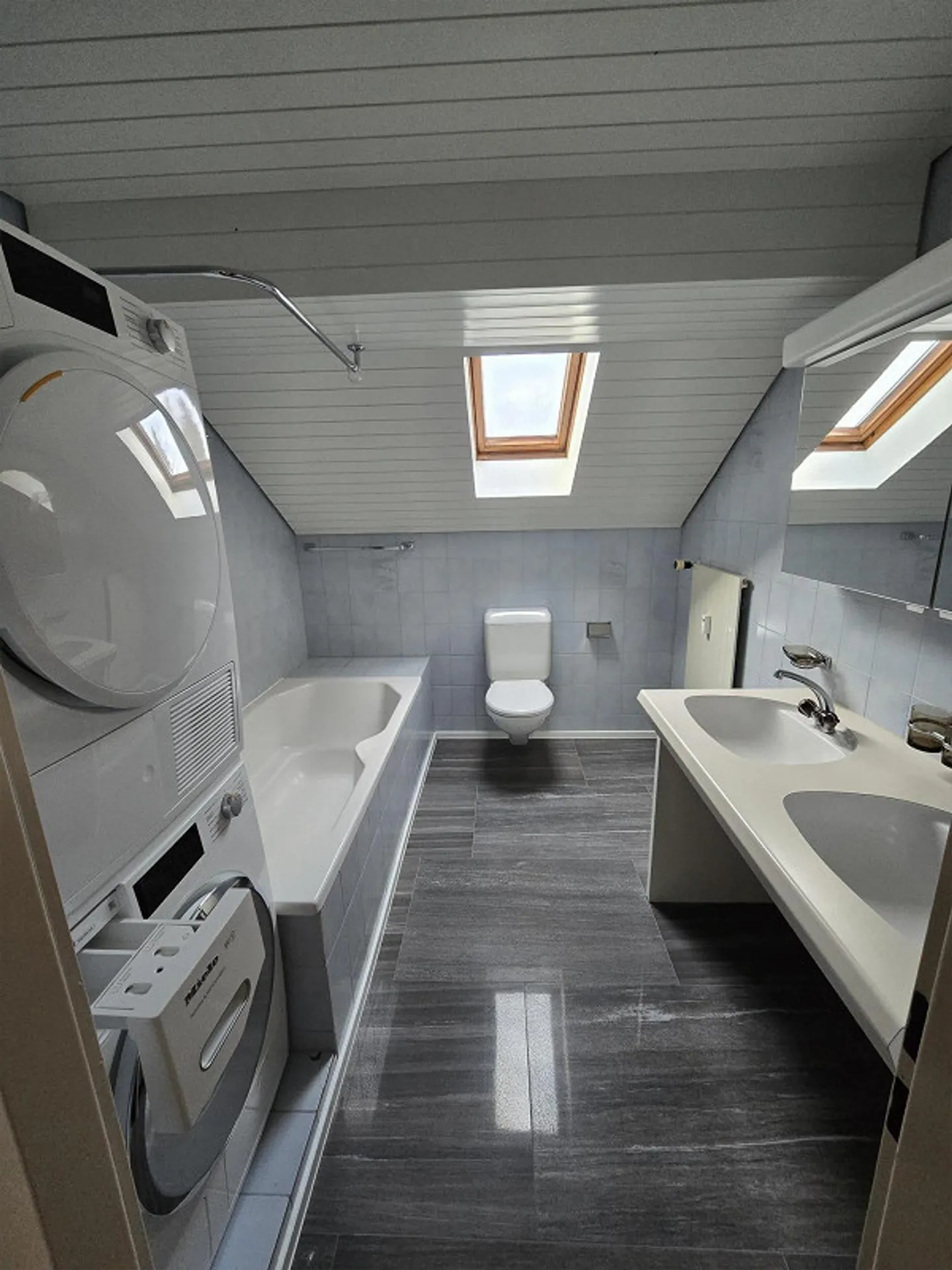 Beautifully renovated 3-room apartment - Photo 4 of 6