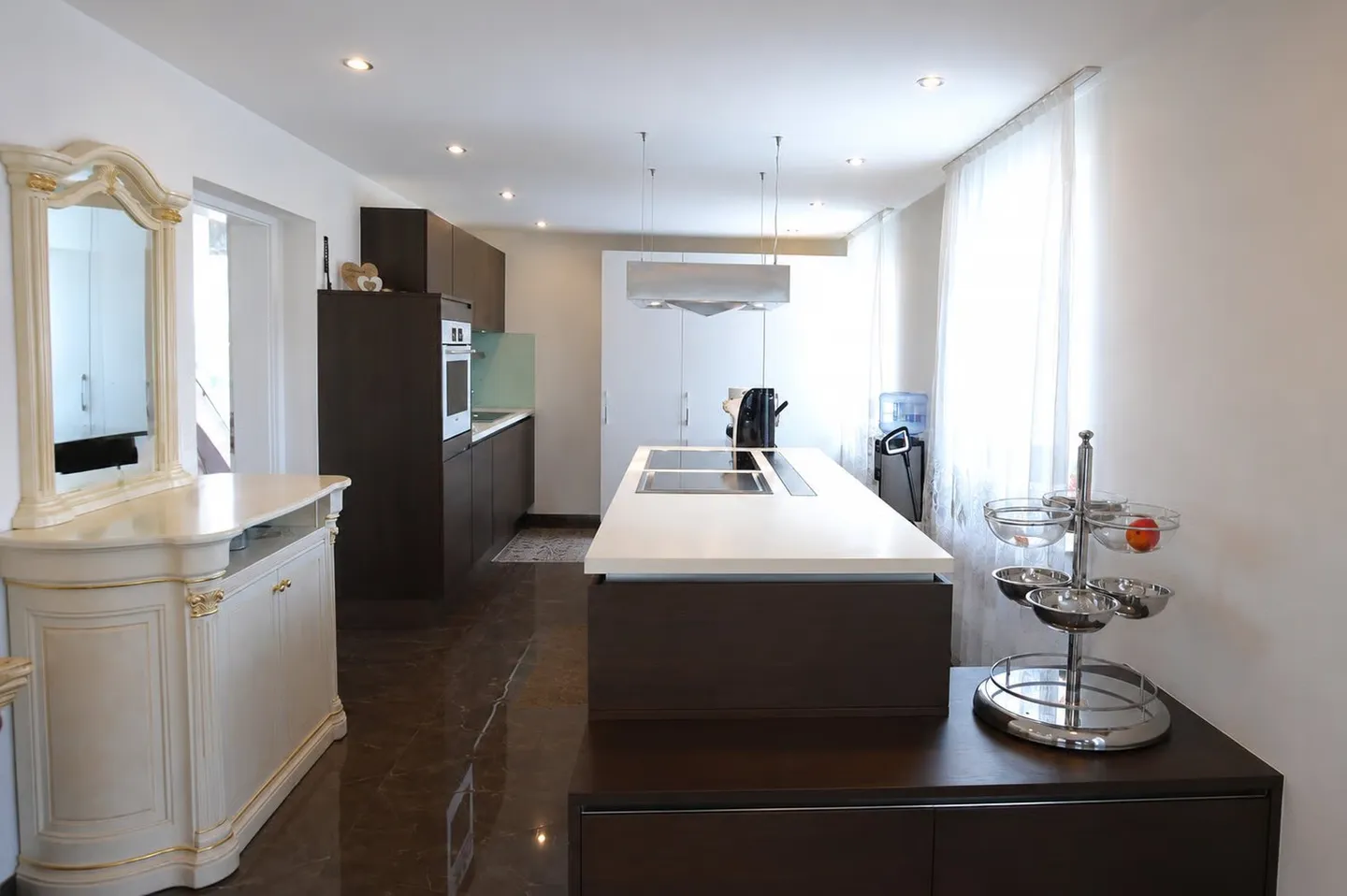Propriété avec caractère, composée de 3 appartements – 393 m² de surface habitable à Romont - Photo 4 sur 13