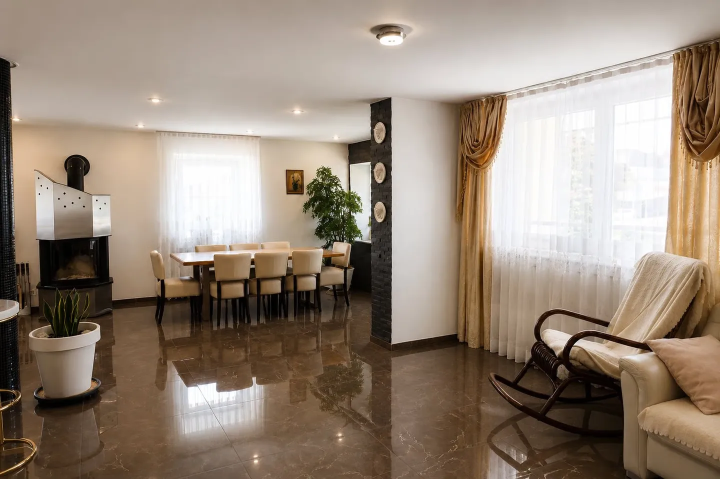 Propriété avec caractère, composée de 3 appartements – 393 m² de surface habitable à Romont - Photo 6 sur 13