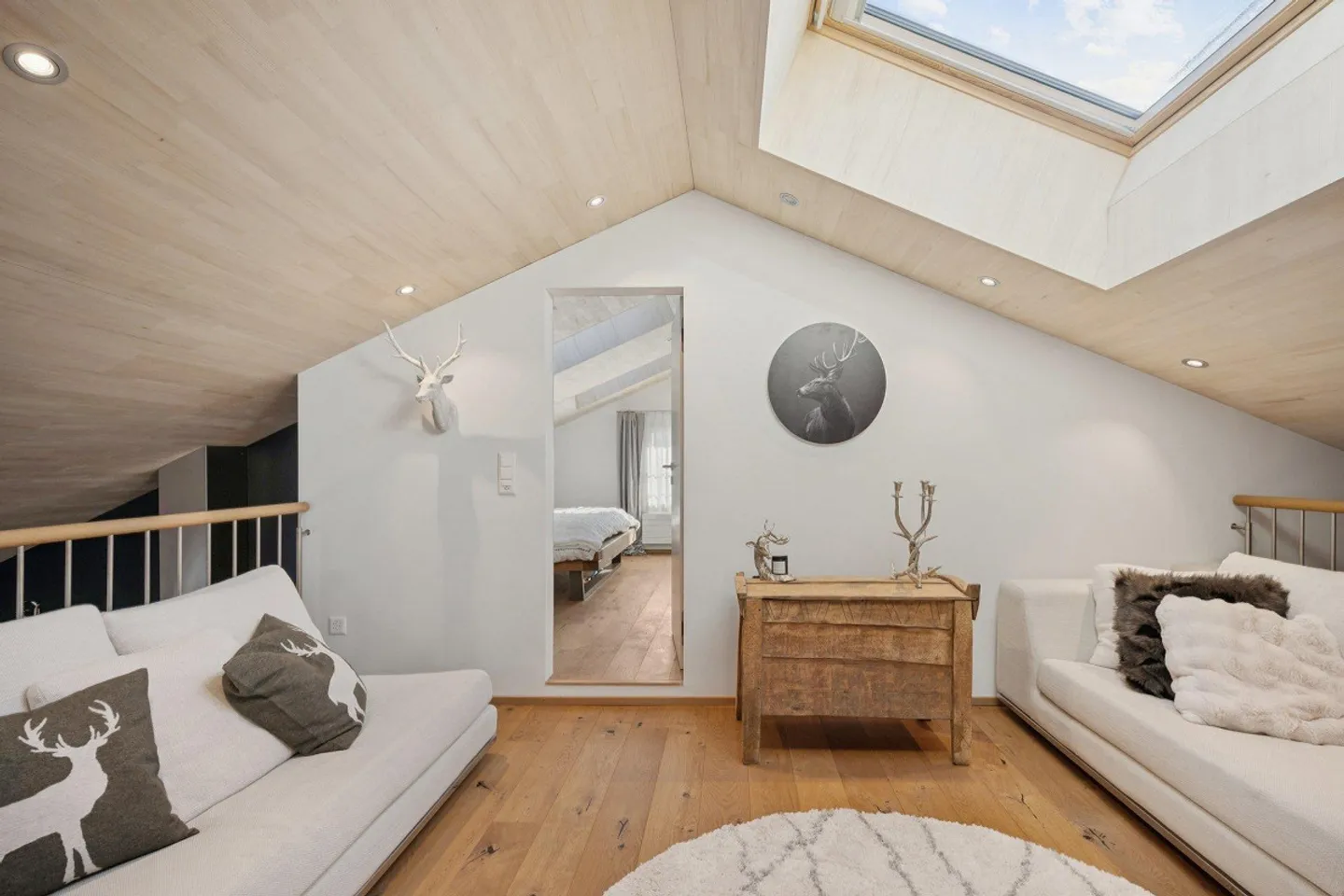 Charming home with alpine flair - Photo 3 of 4