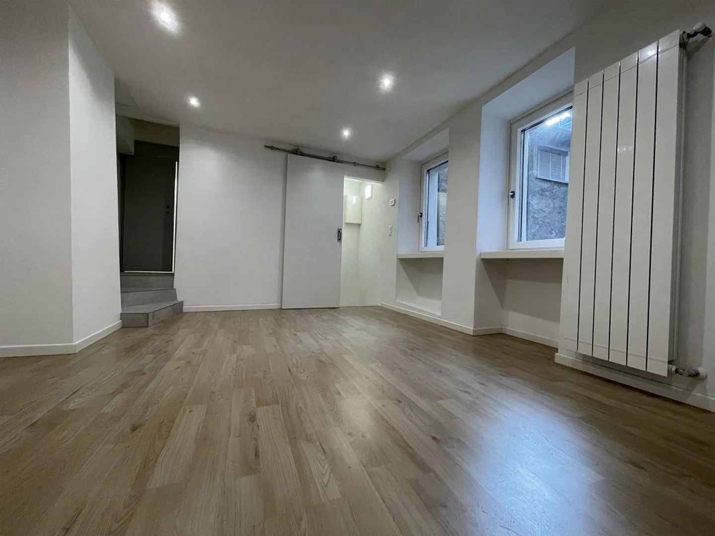 SPLENDID LITTLE HOUSE IN NUCLEO 3.5 COMPLETELY RENOVATED - Photo 1 of 13